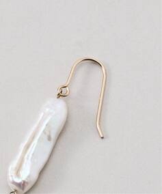 MIHOKO SAKAI/ミホコサカイ フェザーパールピアス（ピアス（両耳用 