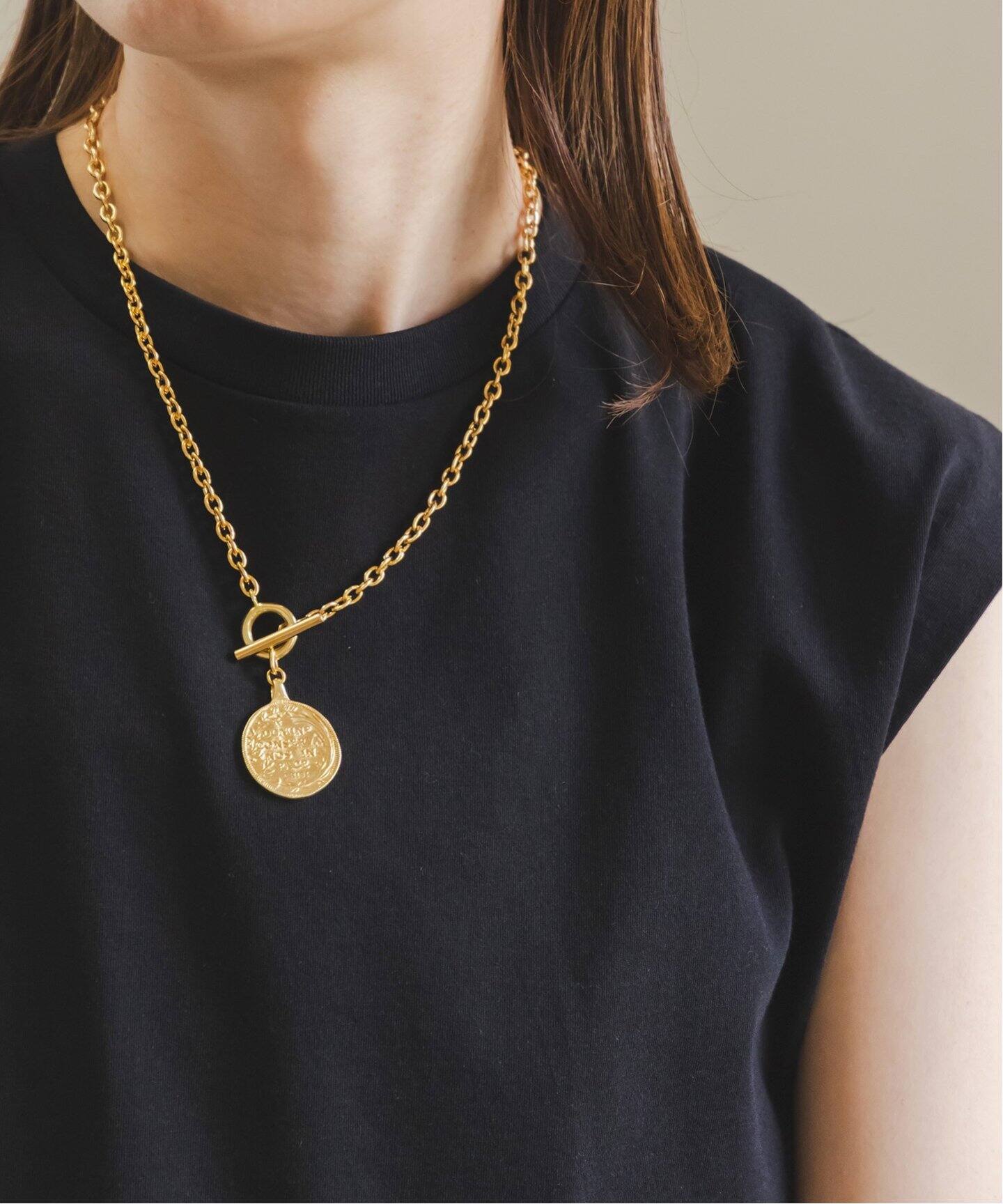 再入荷】≪chibi jewels≫ チビジュエルズ<br> 古代 ギリシャ アイギナ コインネックレス カメ 亀 レリーフ メダル ネックレス  ゴールド 14金仕上げ Aigina Turtle Coin Necklace (Gold) レディース ギフト Chibi Jewels /  Horse Coin Necklace