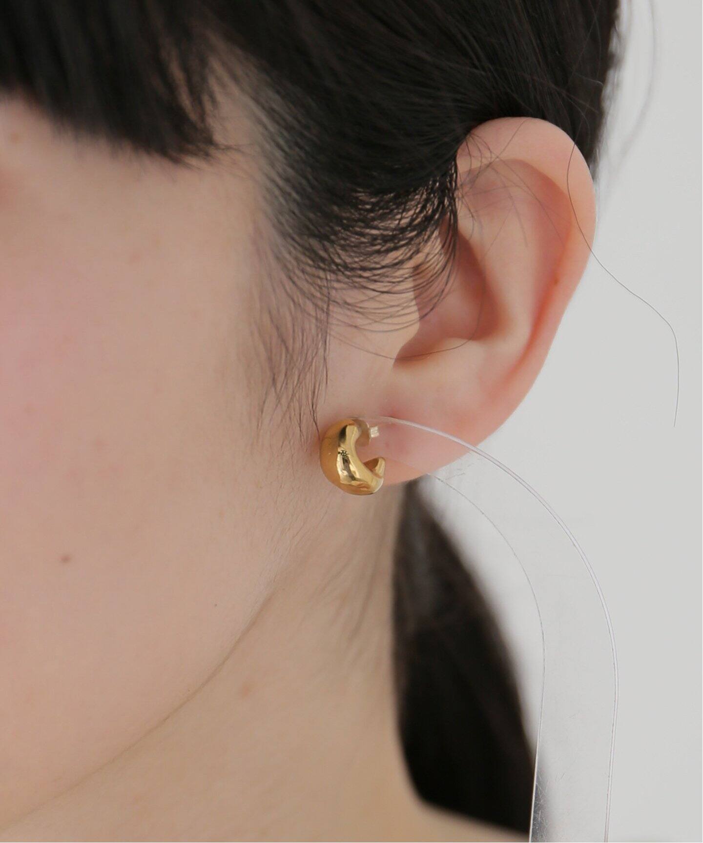 AGMES/アグメス】MINI DAHLIA HUGGIES GOLD VERMEIL：ピアス（両