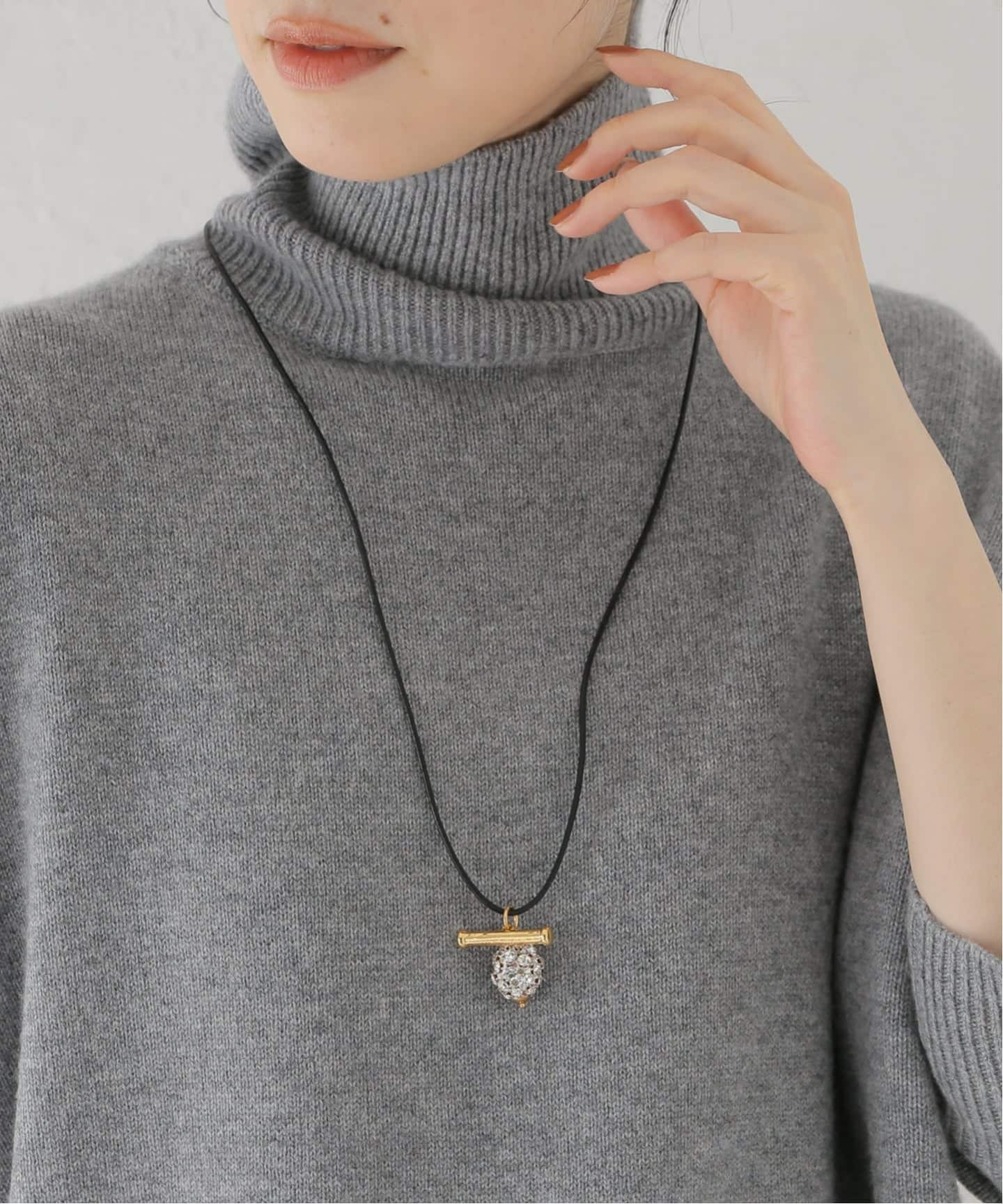 TIMELESS PEARLY】 CORD NOIR AVEC BOULE EN STRASS, BARRE