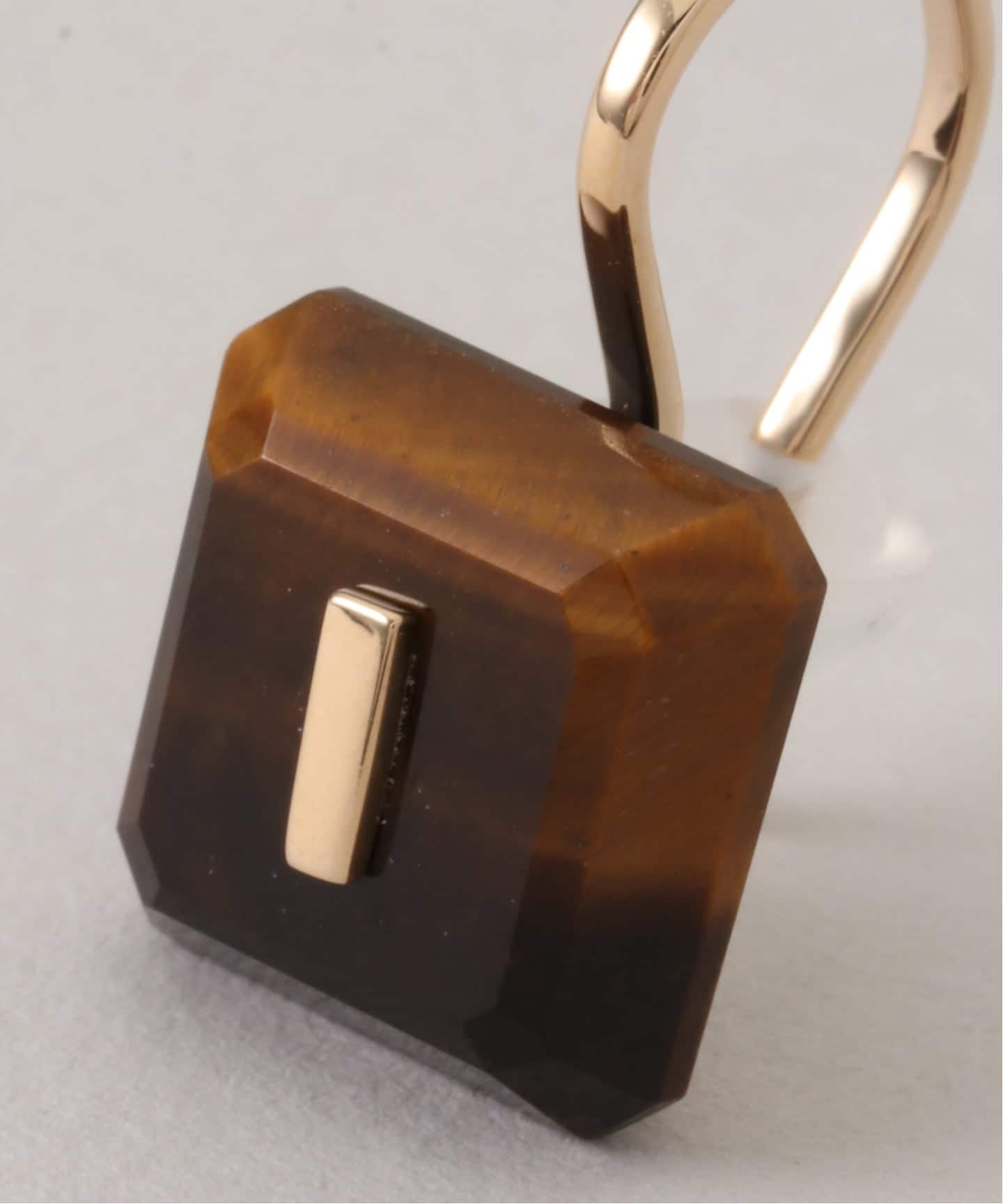 HIROTAKA/ヒロタカ】Bird of P Square Hook Tiger Eye：ピアス