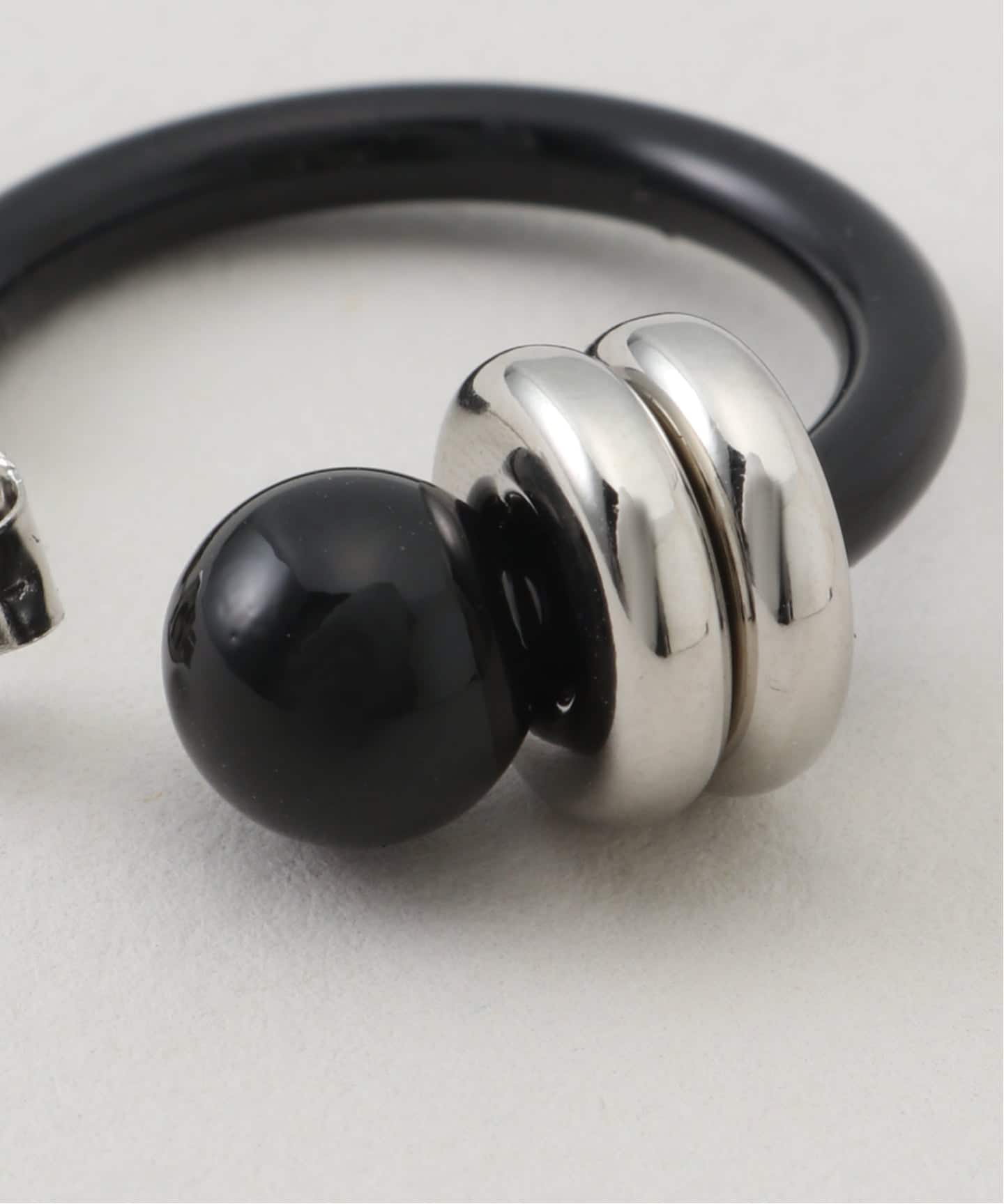 JUSTINE CLENQUET】ALAN LACQUERED EARRINGS：ピアス（両耳