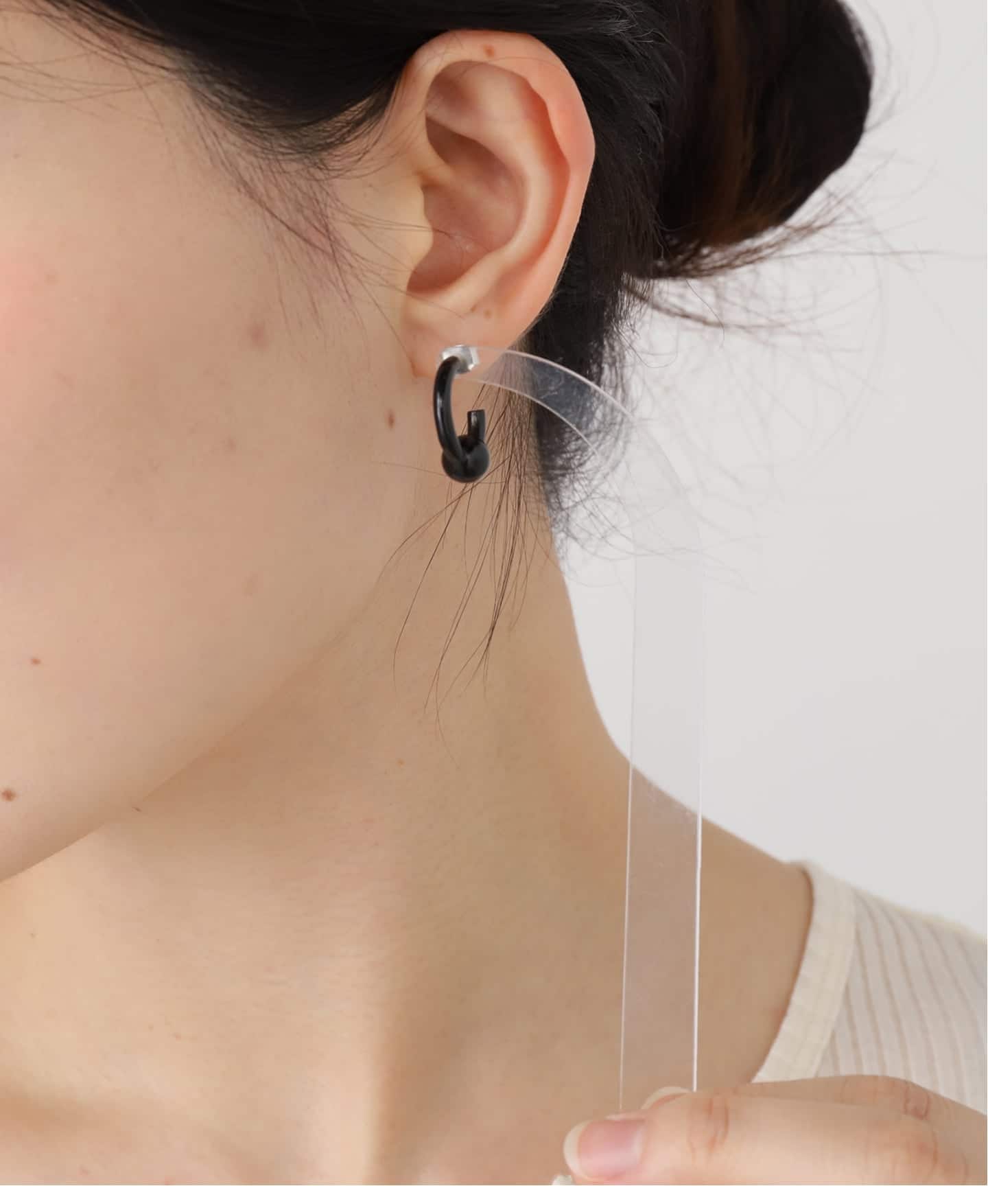 JUSTINE CLENQUET】 SAM LACQUERED EARRINGS：ピアス（両耳