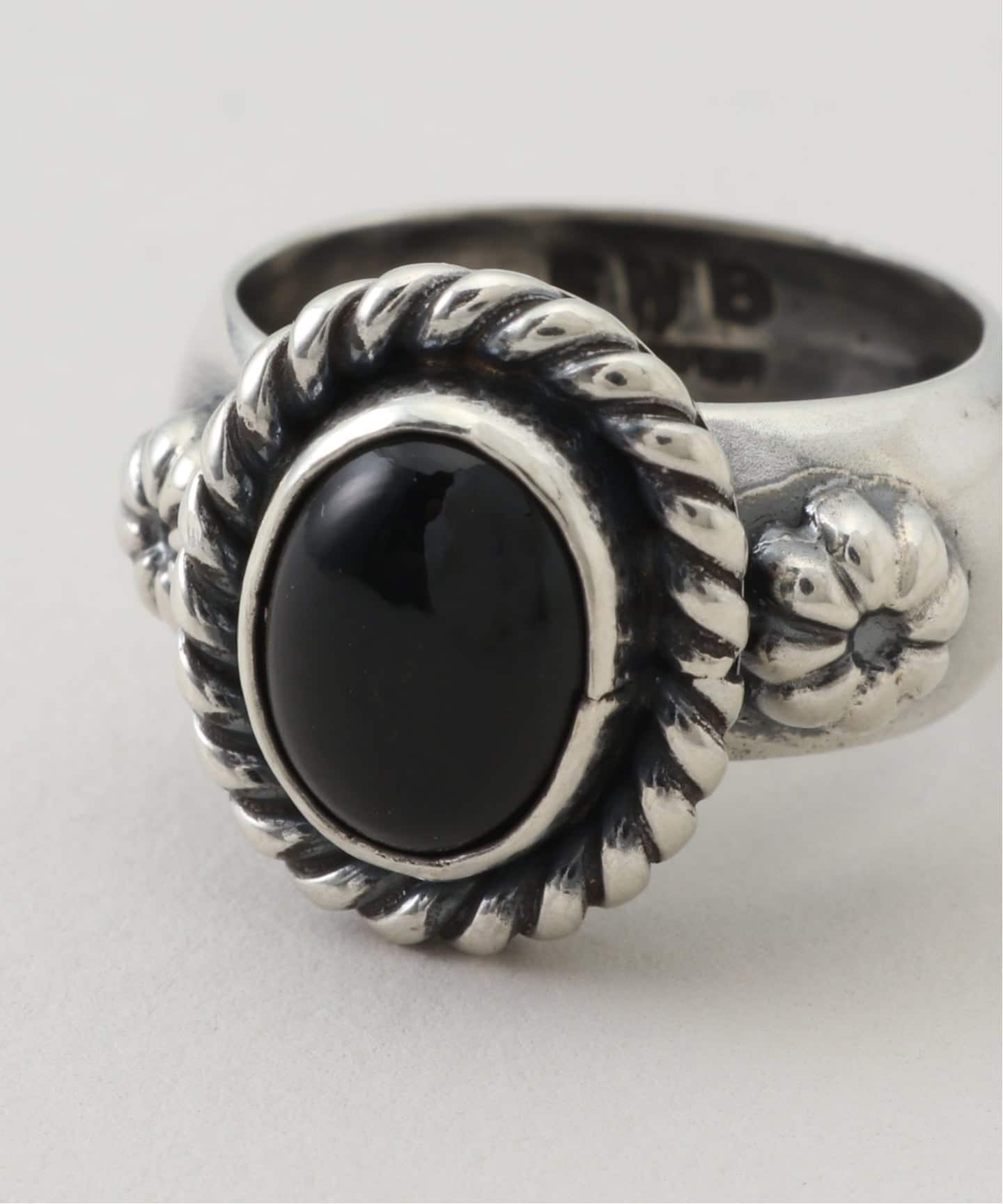 ERICKA NICOLAS BEGAY】06 FLPL ONYX RING（リング）｜journal