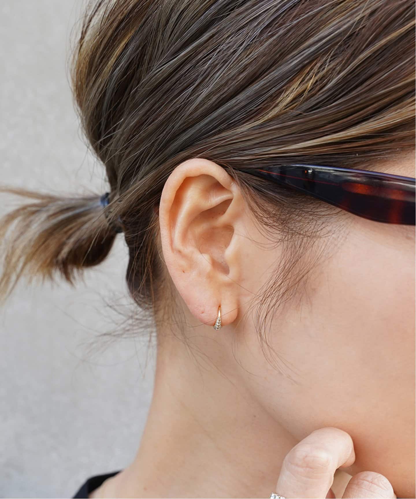 LIZZIE MANDLER/リジーマンドラー】PAVE CRESCENT HOOP 6.5