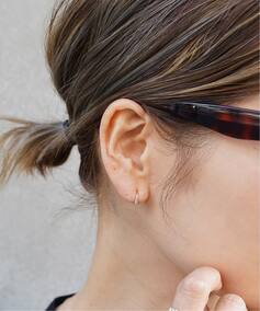 LIZZIE MANDLER/リジーマンドラー】PAVE CRESCENT HOOP 6.5（ピアス 