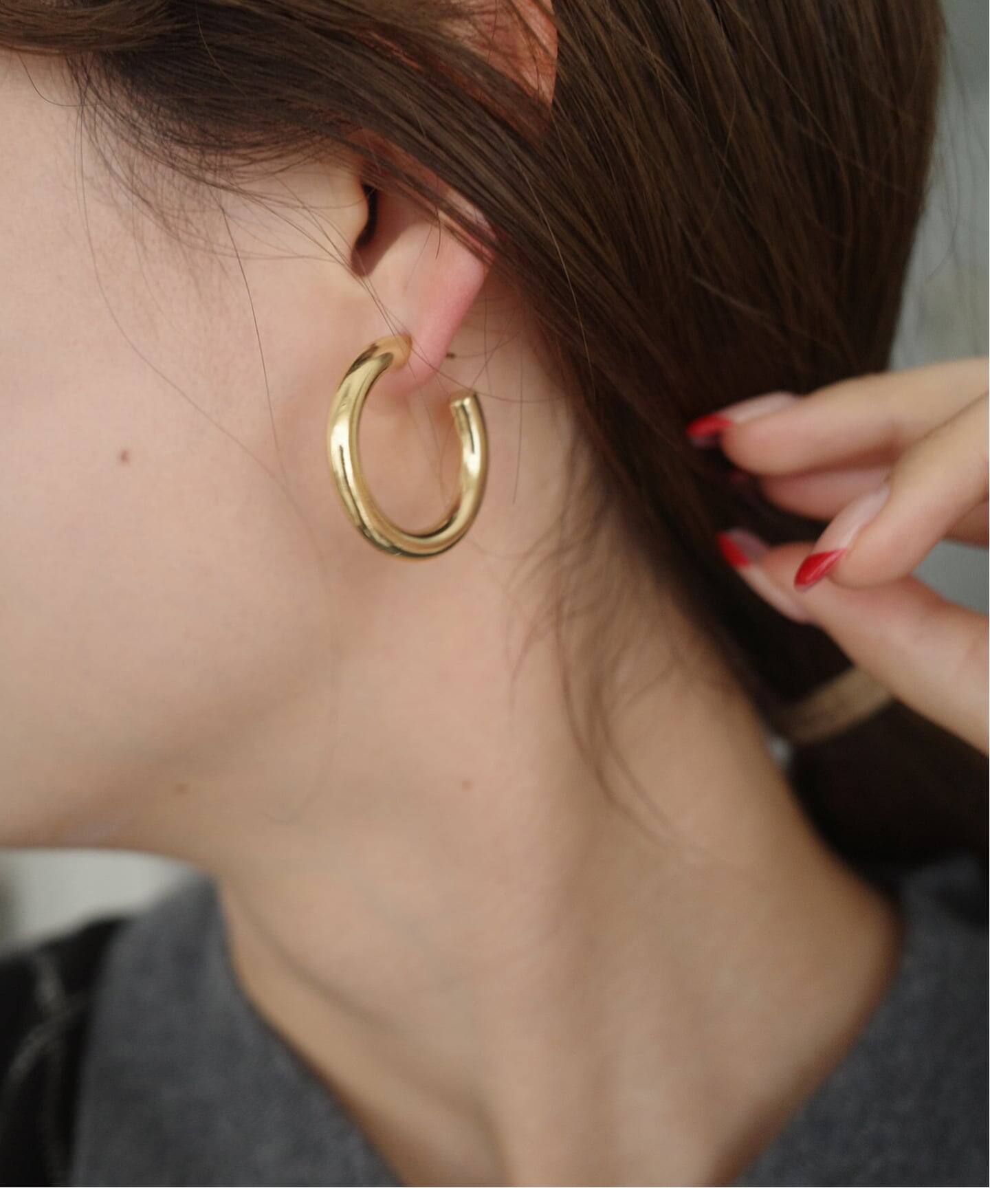 ピアス・ルイーズ LOUISE DAMAS ルイーズダマス LISE PEARL LONG ピアス – CALIDA