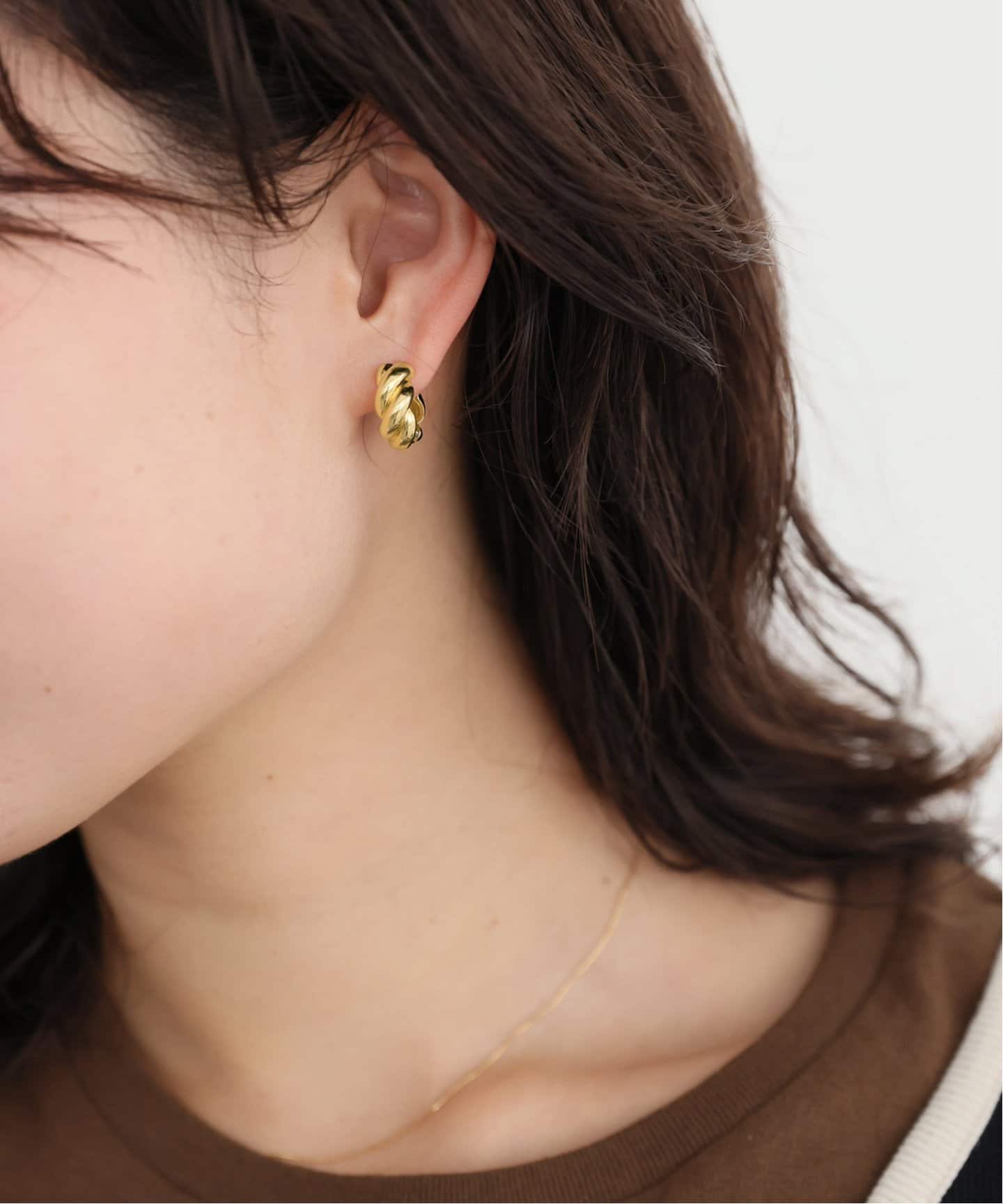 Shaesby シェイスビーフープピアス両耳ゴールド