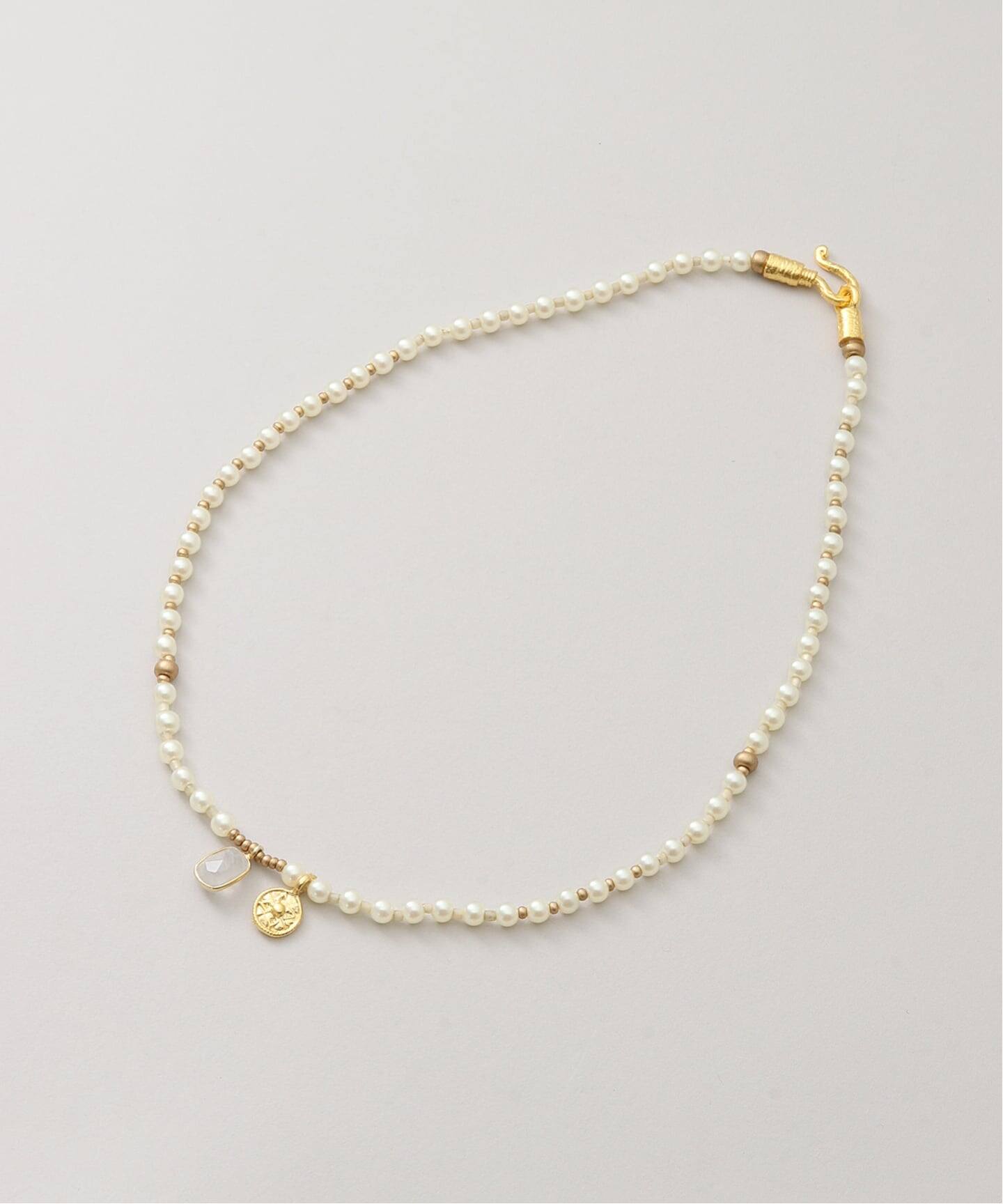 monshiro/モンシロ moon stone charm glass pearl ネックレス MNP-104