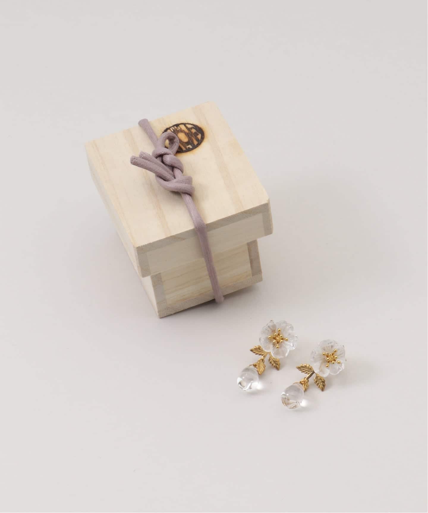 MONSHIRO/モンシロ ajisai drop ピアス(gray)（ピアス（両耳用