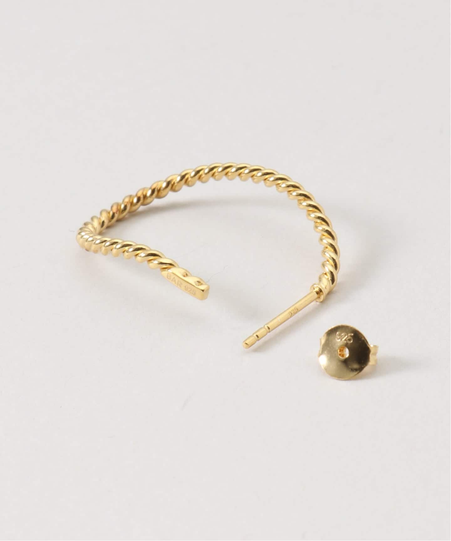 BAR Jewellery / バージュエリー TWISTED ELONGATED HOOP ピアス