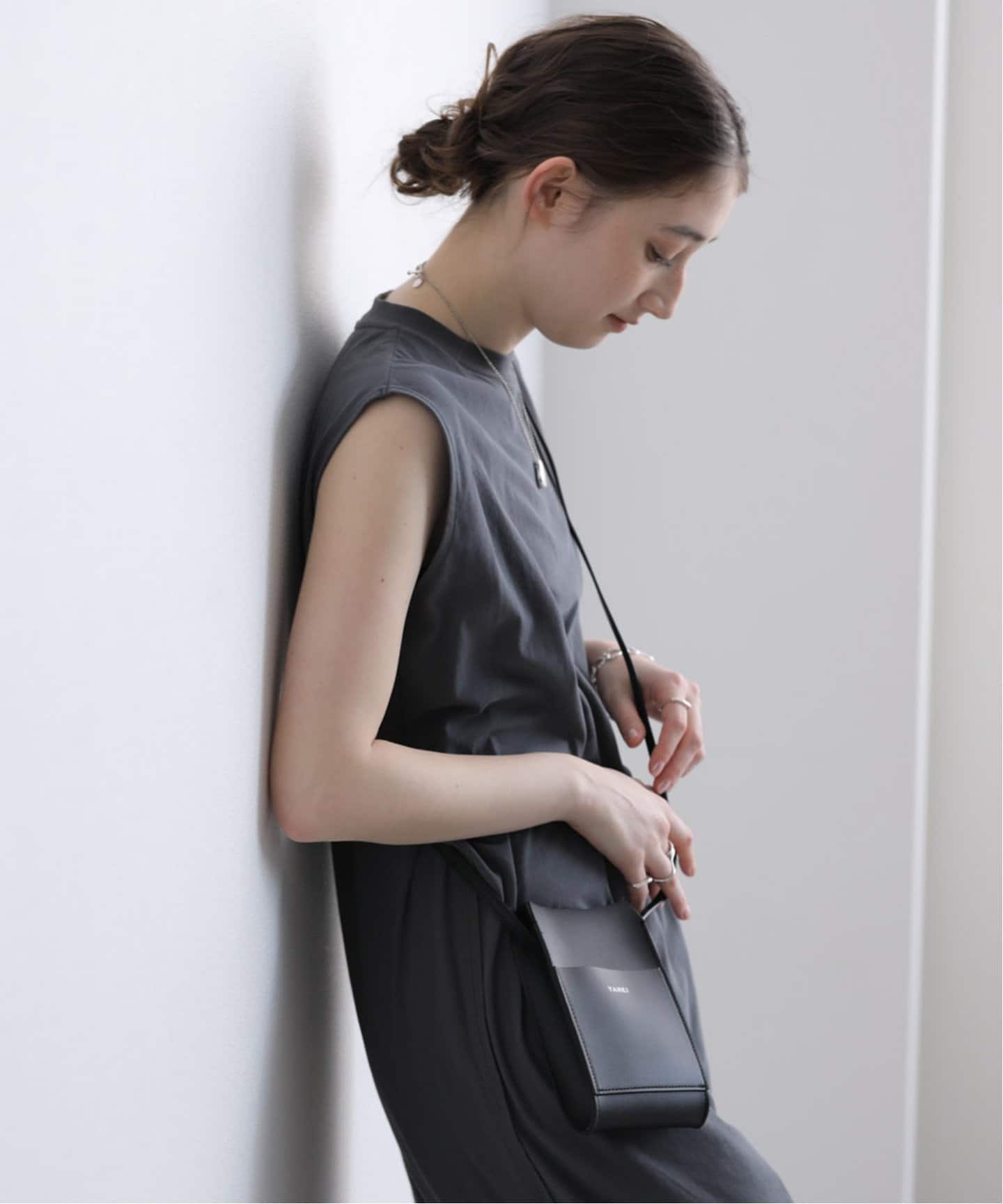 YOUTHBATH★韓国★コラボ★YB x Oliwa Dotie Sleeve Cross Bag X OLIWA - youthbath