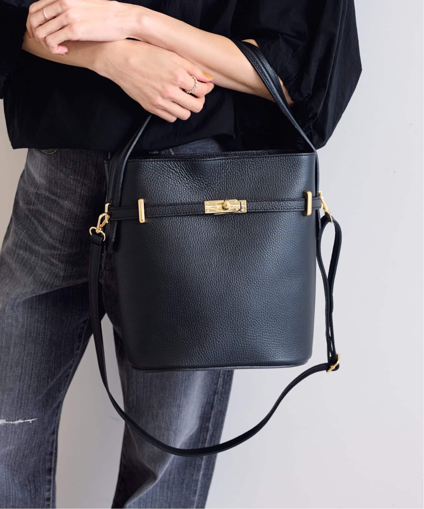 AULENTTI/オウレンティワンハンドル金具付きbasketバック