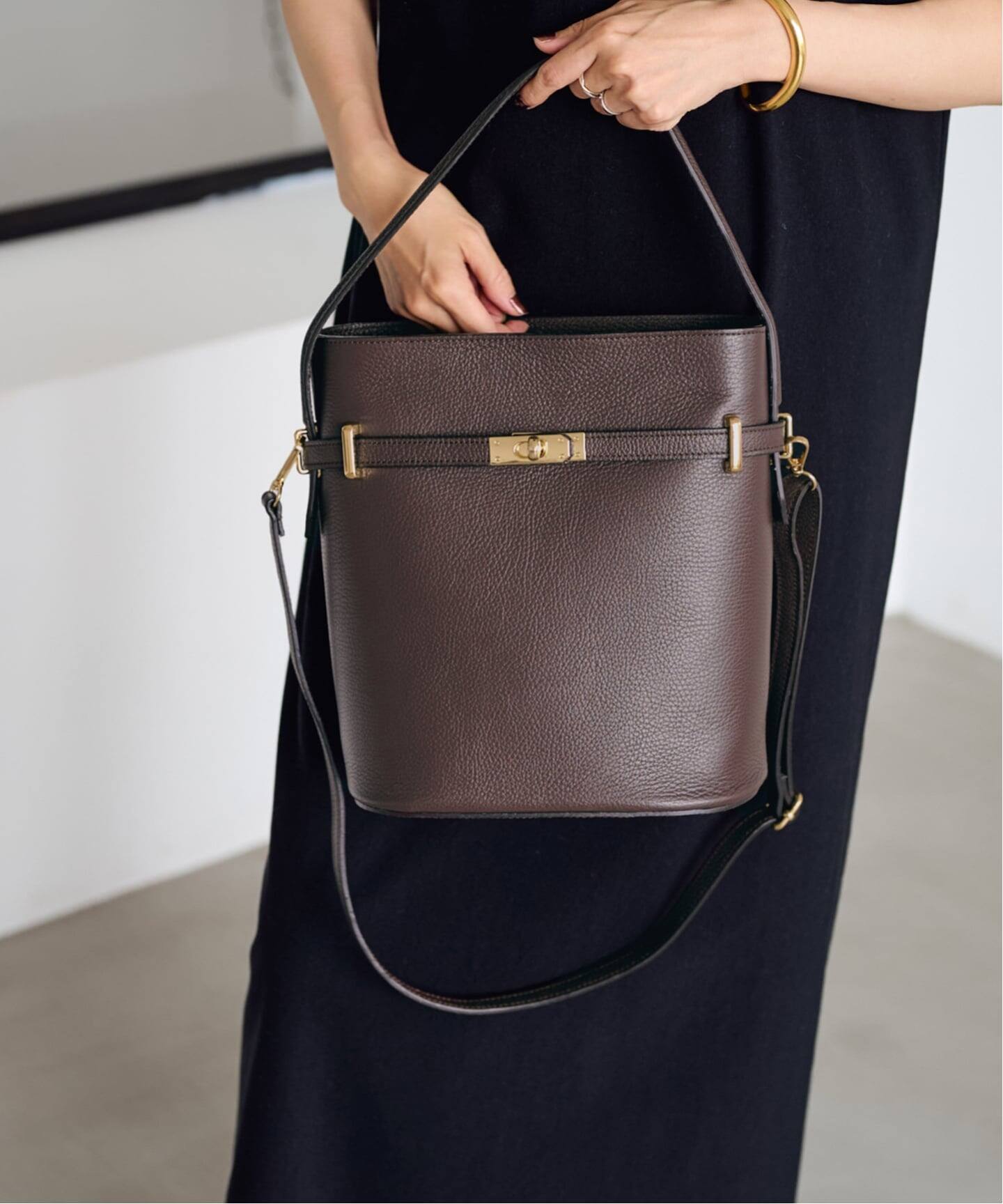 AULENTTI/オウレンティワンハンドル金具付きbasketバック