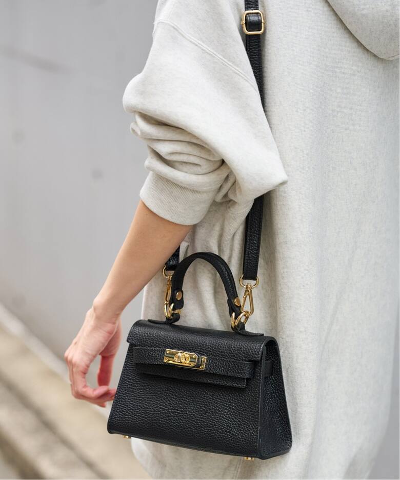 AULENTTI/オウレンティ 金具付きSHOULDERバック（ショルダーバッグ 