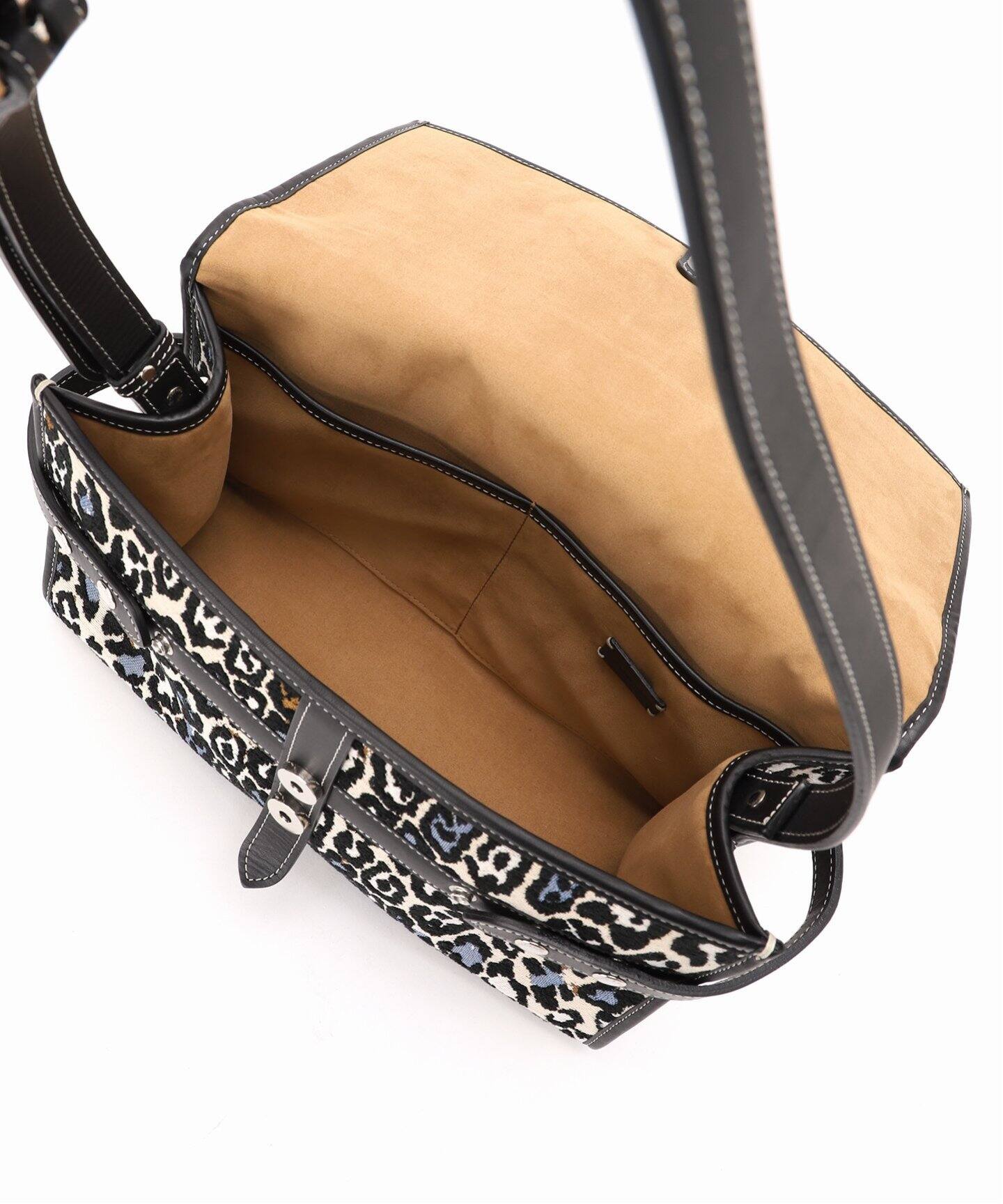 A VACATION/アヴァケーション MAN（レオパード）（ショルダーバッグ  