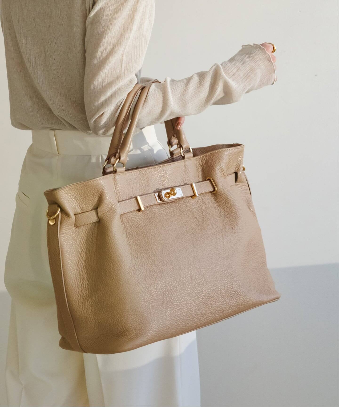 m*.様 MILOS/ミロス 金具付きショルダーバッグ　ベージュ　NOBLE 追加》MILOS/ミロス 金具付きトート（ショルダーバッグ）｜NOBLE