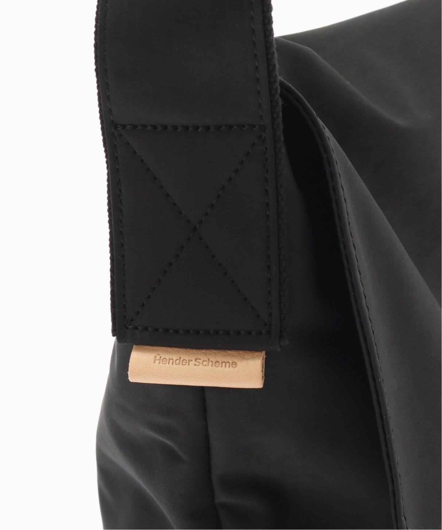 Hender Scheme (エンダースキーマ) flap shoulder small TQ-RBFSS