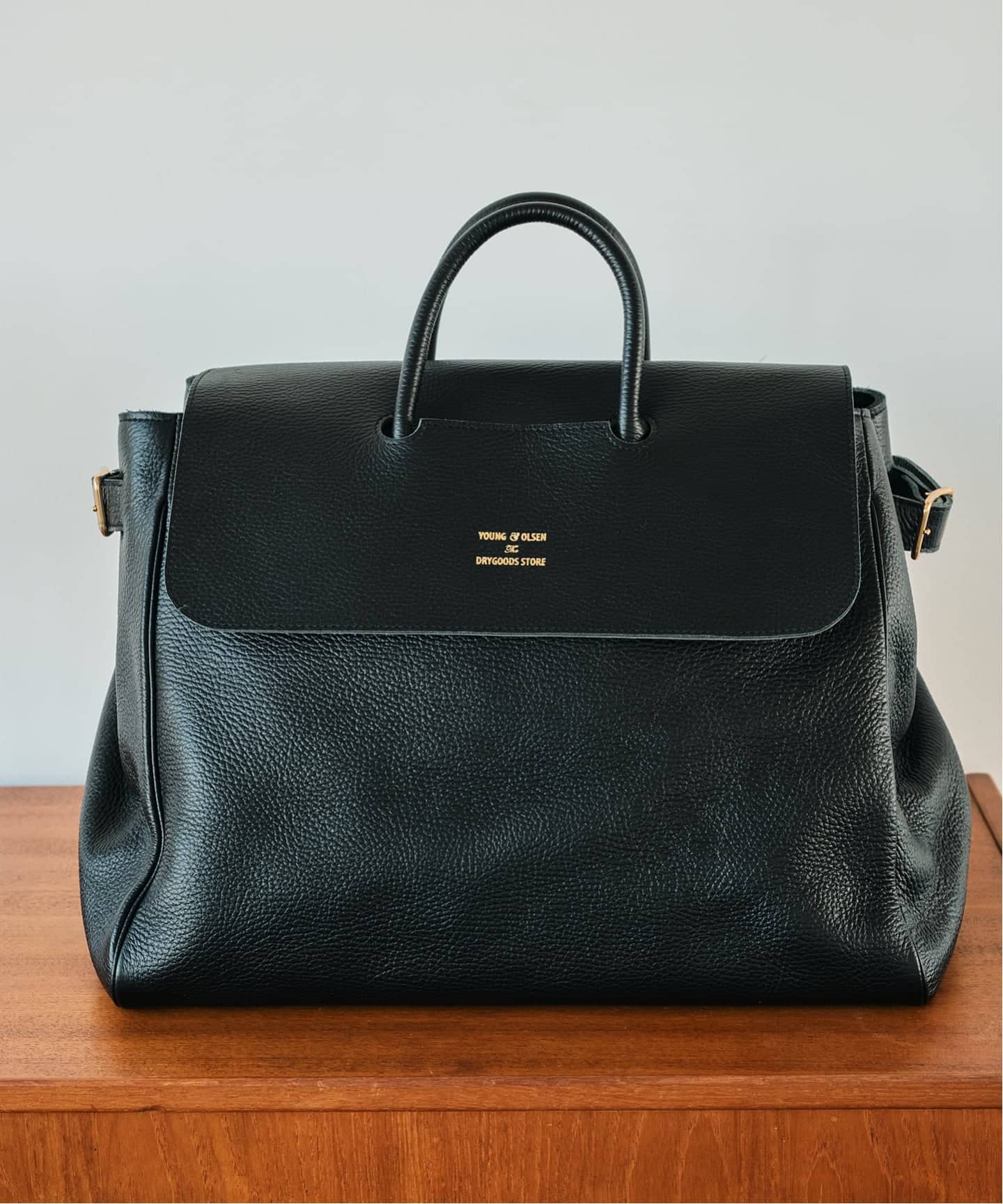 YOUNG & OLSEN 別注 エンボスレザー フラップ トートバッグ