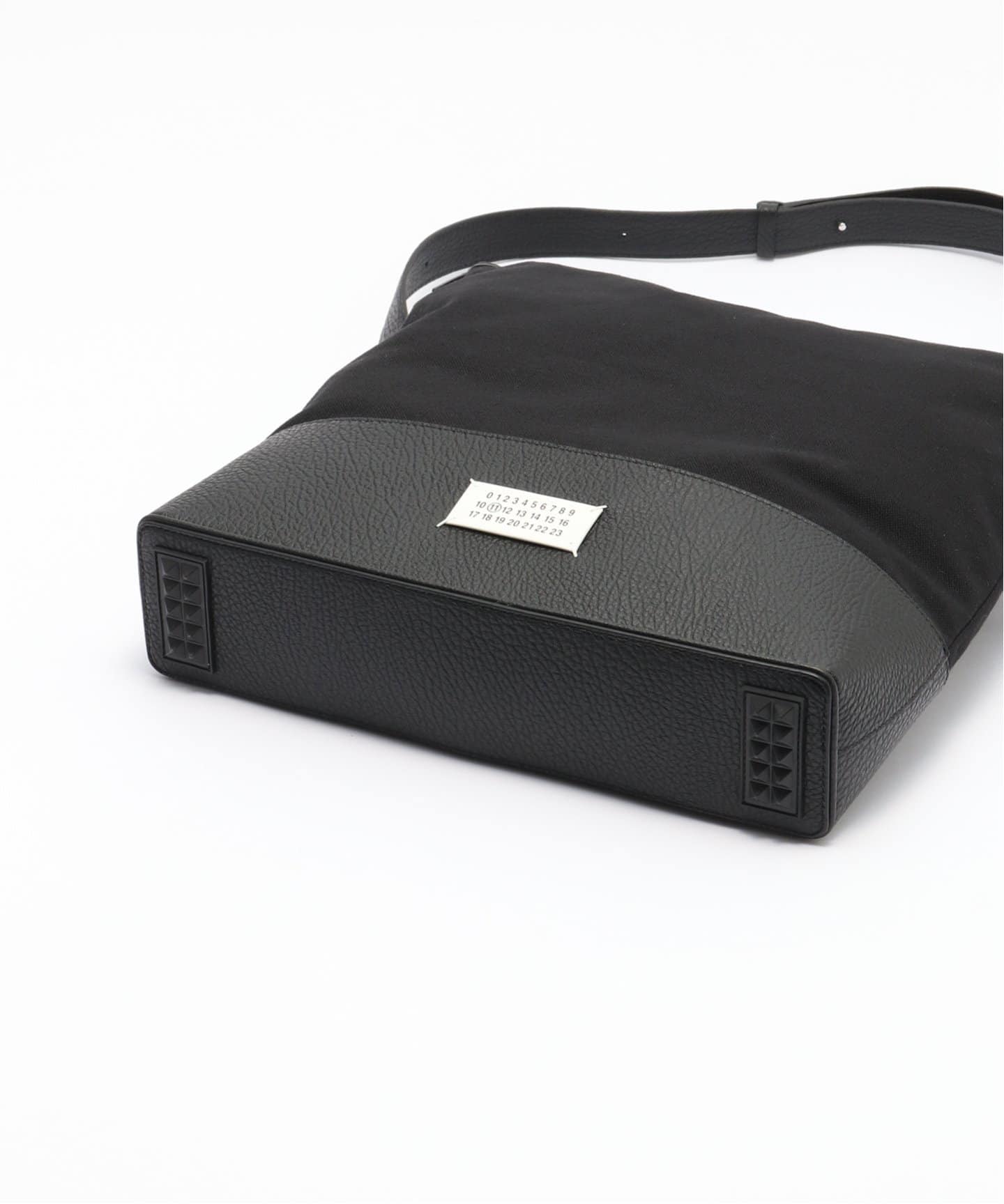 ショルダーバッグ 5AC HOBO MEDIUM CROSSBODY BAG Maison Margiela - 5AC HOBO MEDIUM | HBX - Globally Curated