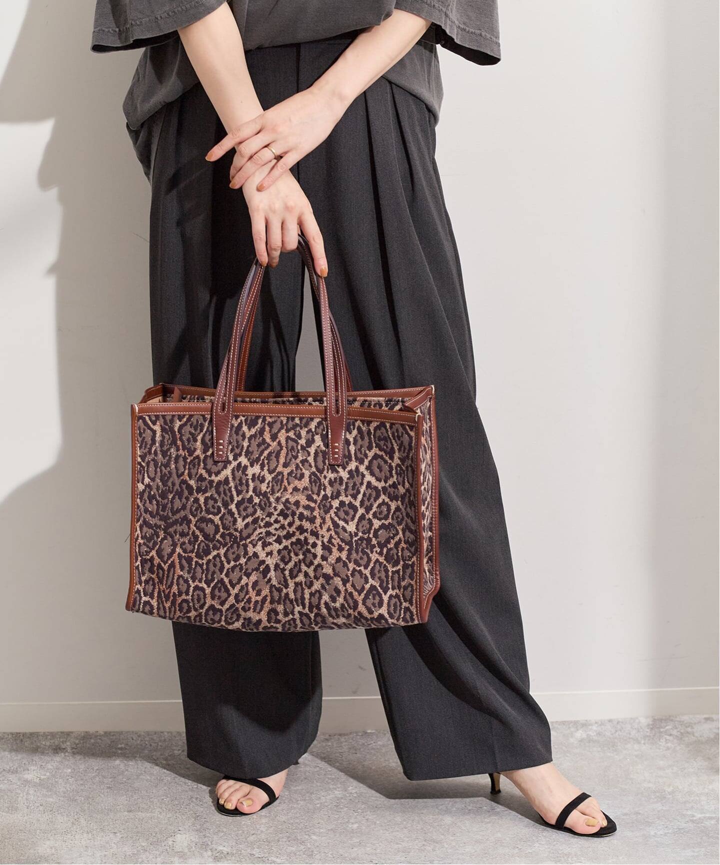 別注》【A VACATION】CLUB BAG L BROWN LEO：トートバッグ（トート 