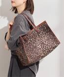 《別注》【A VACATION】CLUB BAG L BROWN LEO：トートバッグ
