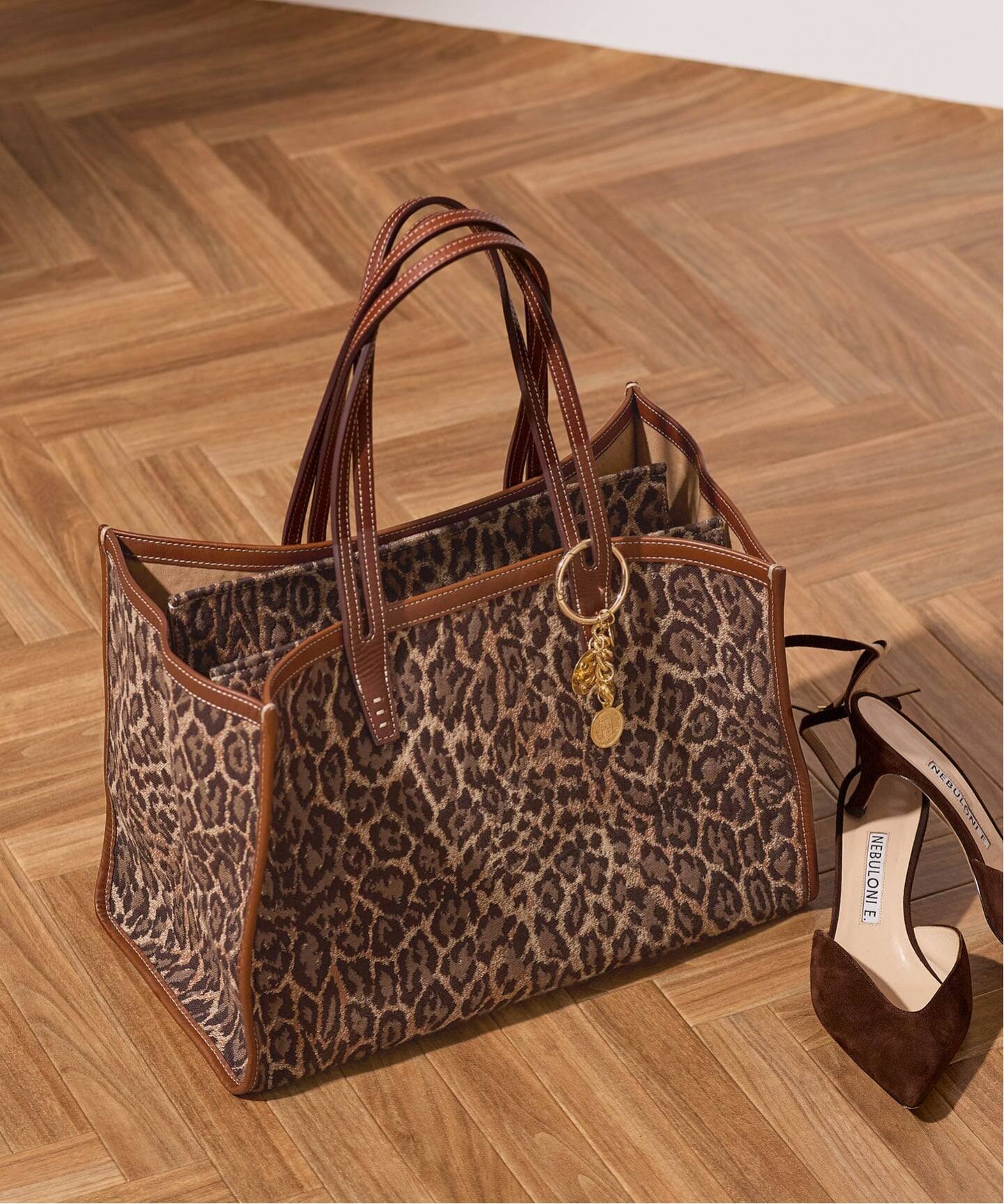 別注》【A VACATION】CLUB BAG L BROWN LEO：トートバッグ（トート 
