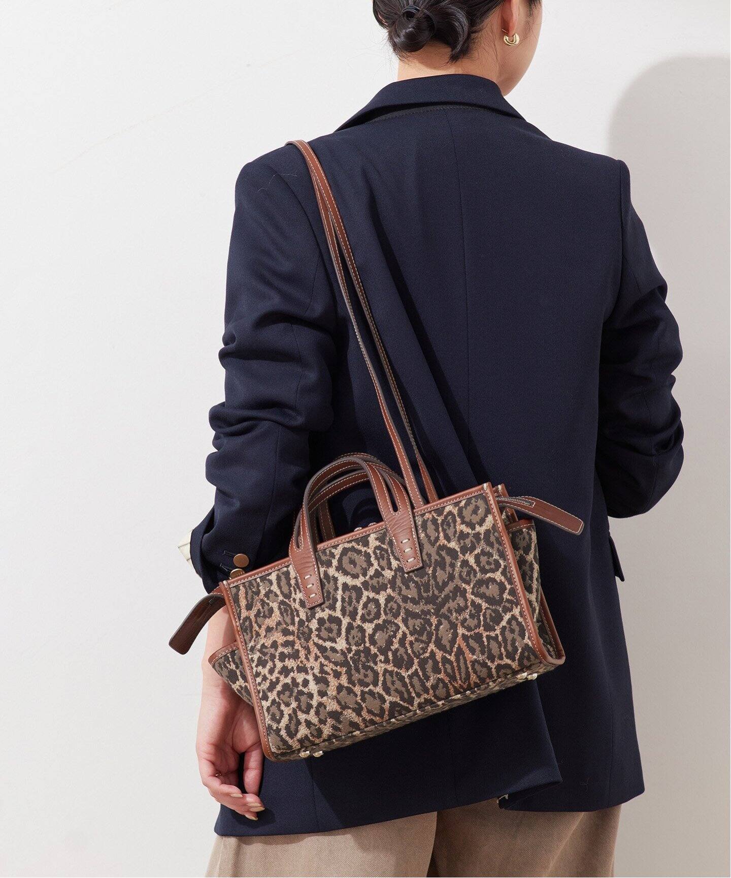 A VACATION/ア ヴァケーション】SABRINA BROWN LEO：ショルダーバッグ