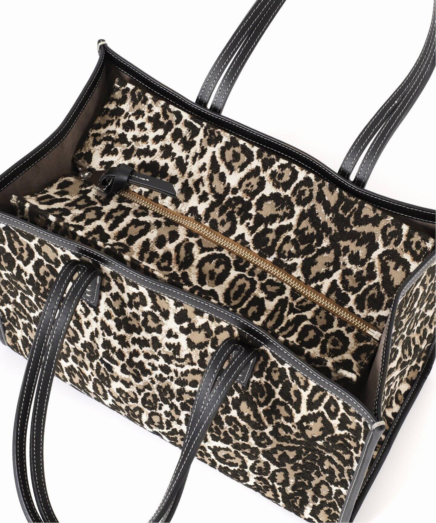予約》《別注》【A VACATION】CLUB BAG L KHAKI LEO：トート