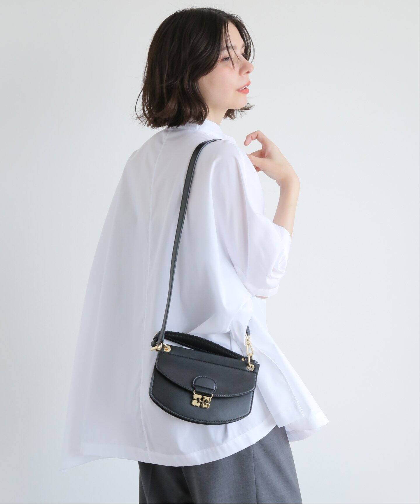 【GANNI】ブラック ミニ トップハンドル Apo-G バッグ Black Black Mini Top Handle Apo-G Bag | GANNI