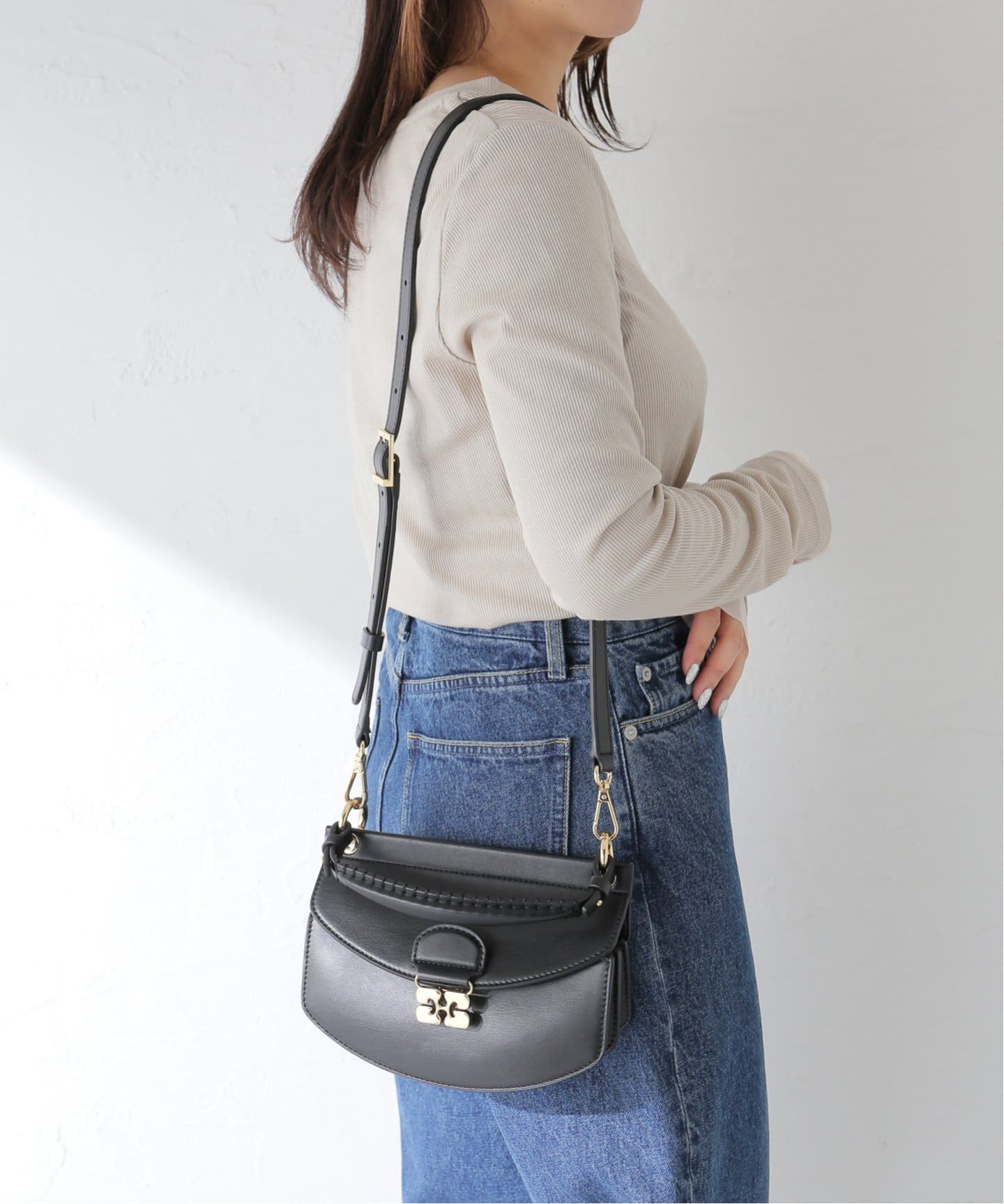 【関税込み】GANNI ブルー ミニ Apo-G トップハンドル バッグ GANNI Apo-G Bags | Clutch and crossbody bags | GANNI US