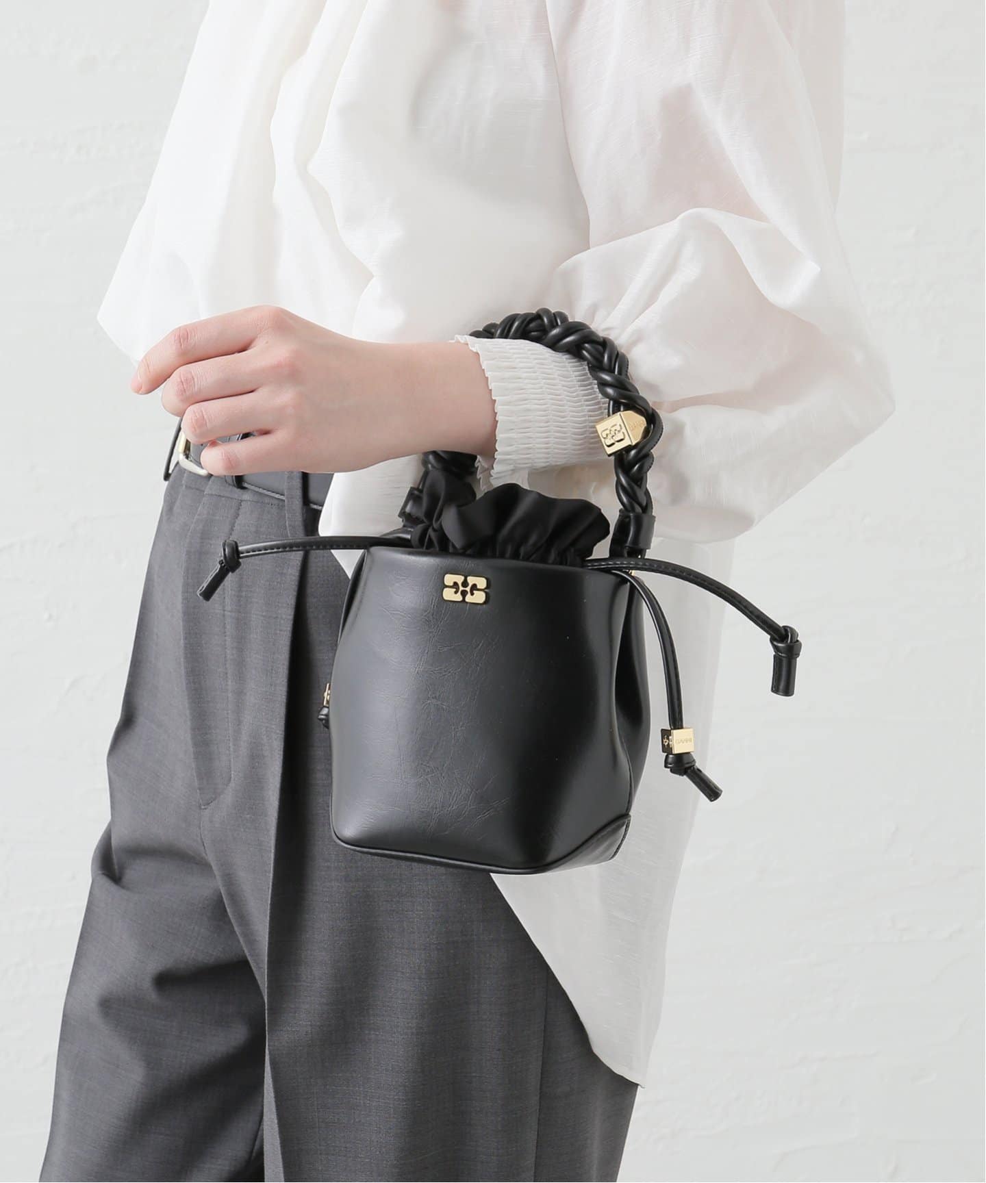 GANNI/ガニー】Bou Bucket Mini Crinckle Oleatex：ショルダー
