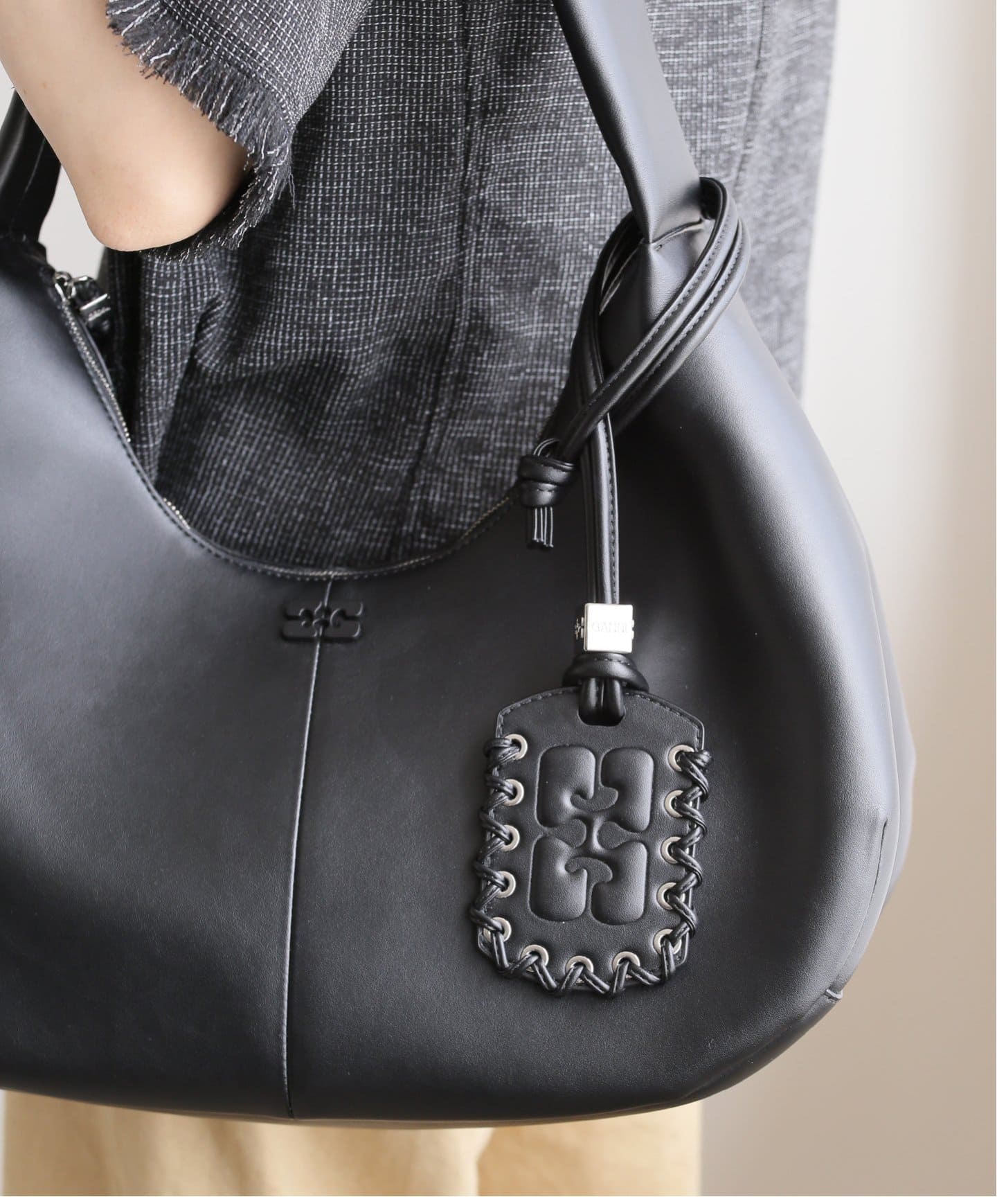 ショルダーバッグ・ポシェット GANNI MEDIUM HOBO BAG Seal Brown Brown Medium Hobo Bag | GANNI