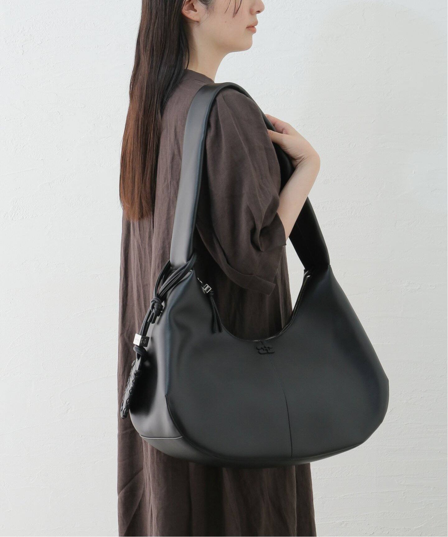 GANNI/ガニー】Bou Bag Hobo Medium：ショルダーバッグ