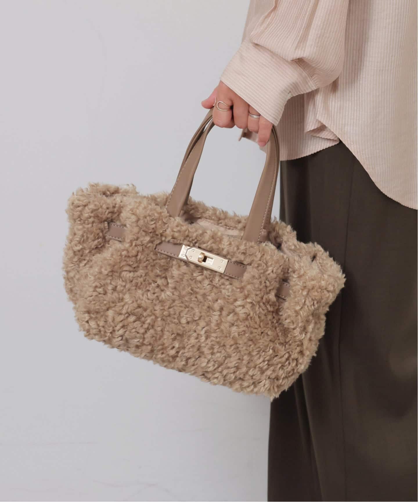 VELETTO/ヴェレット】 カーリーファーハンドBAG（ハンドバッグ