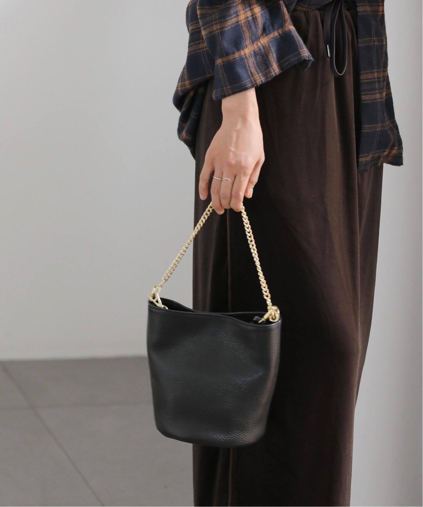 AULENTTI/オウレンティ】チェーンレザーBAG（ショルダーバッグ 
