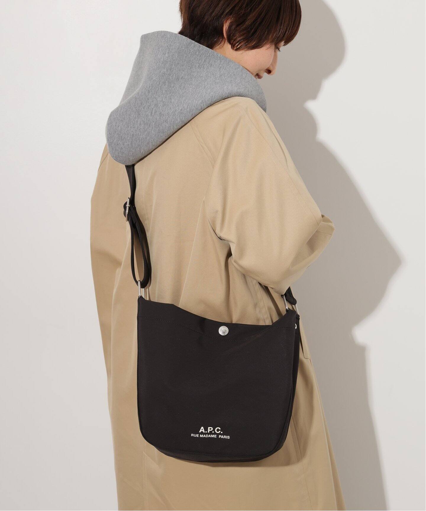 A.P.C./アー・ペー・セー】BESACE JOURNAL SMALL：ショルダーバッグ 