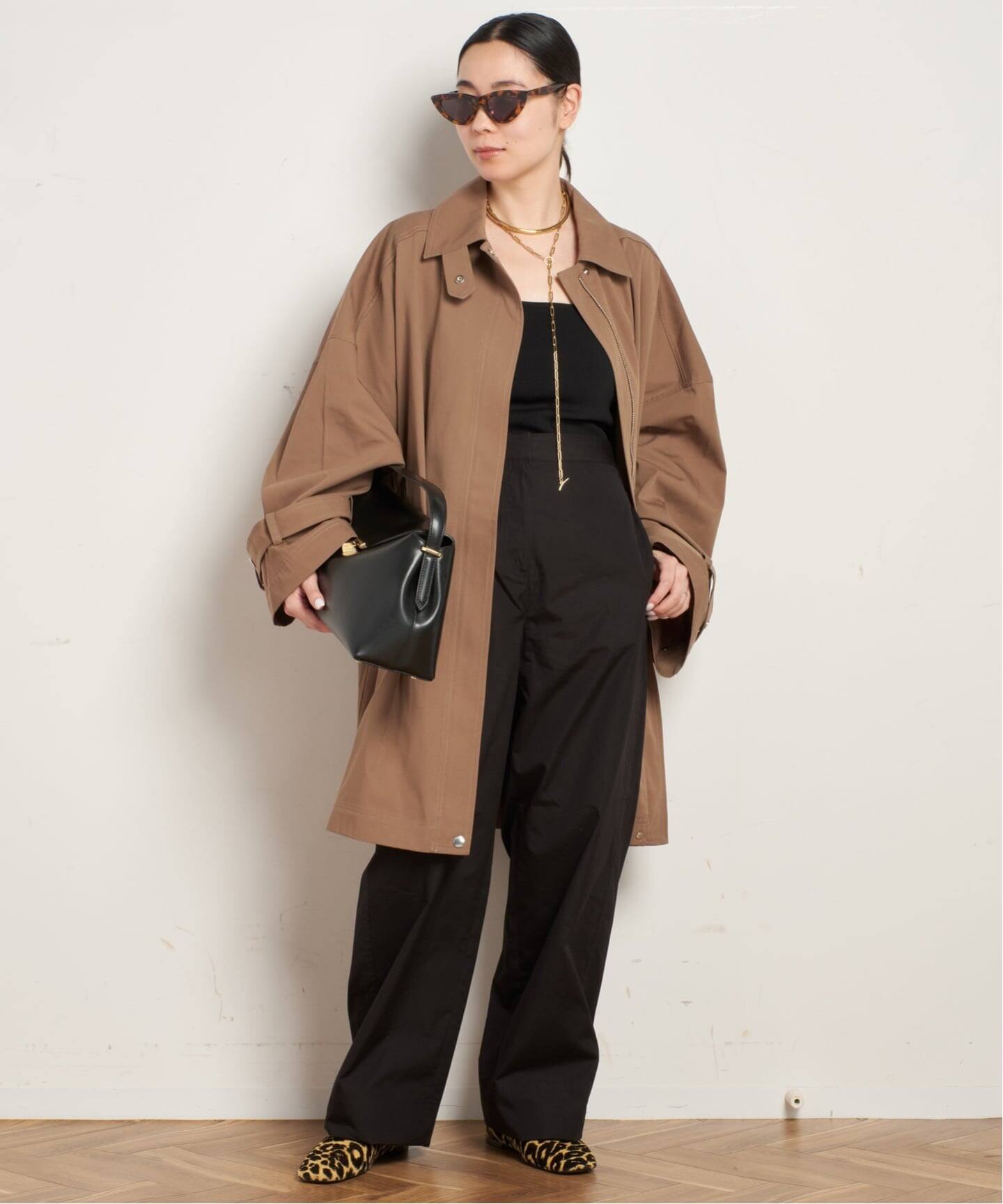 最終　新品未使用　トーテム　TOTEME T-Lock　ハンドバッグ　タン TOTEME/トーテム】T-LOCK LEATHER TOP HANDLE（ハンドバッグ）｜AP