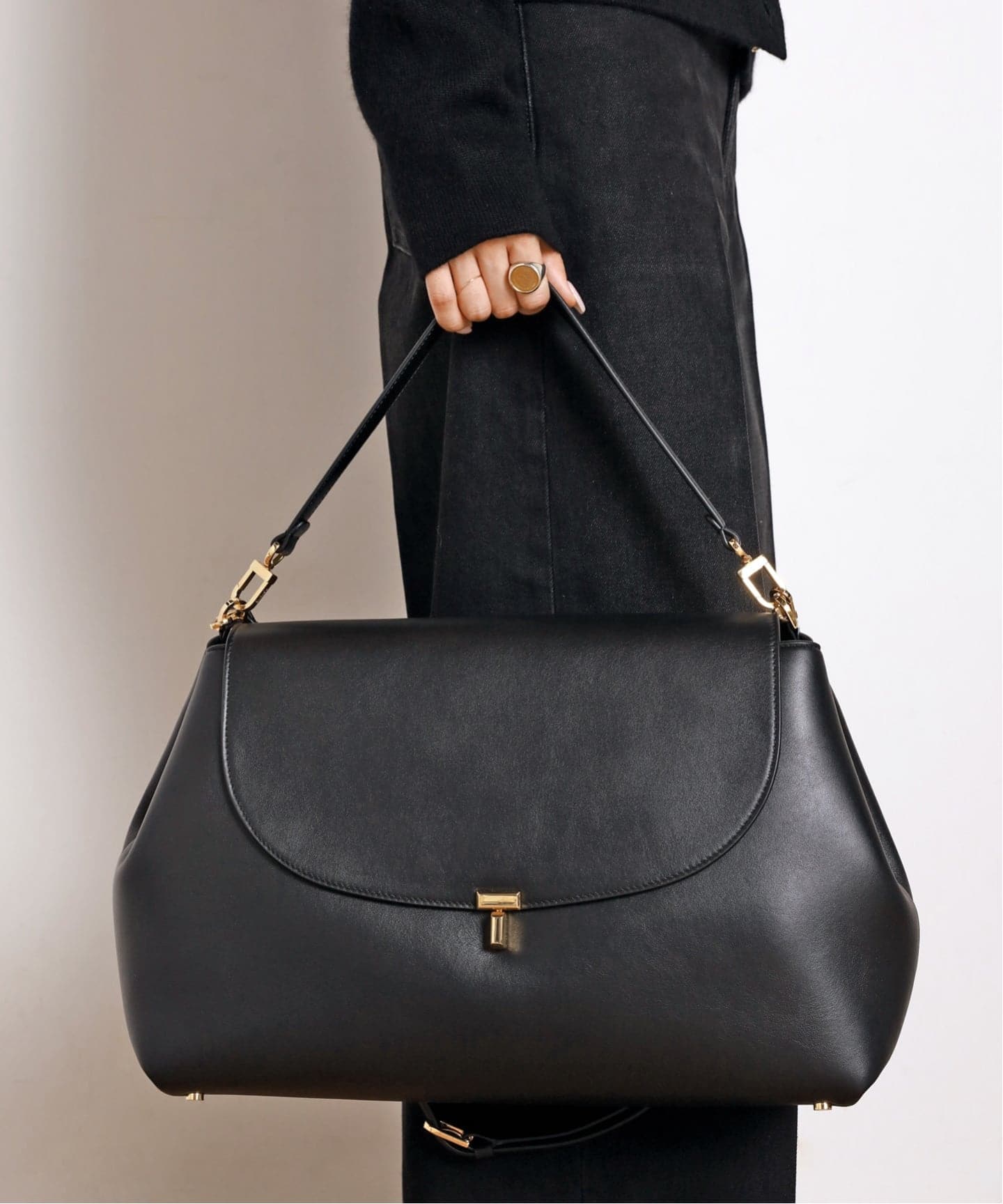 TOTEME/トーテム】T-LOCK LEATHER SATCHEL（ハンドバッグ）｜AP STUDIO