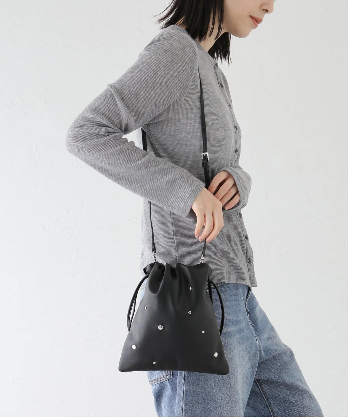 ランダムスタッズ巾着バッグ（ハンドバッグ）｜B.C STOCK（ベーセー