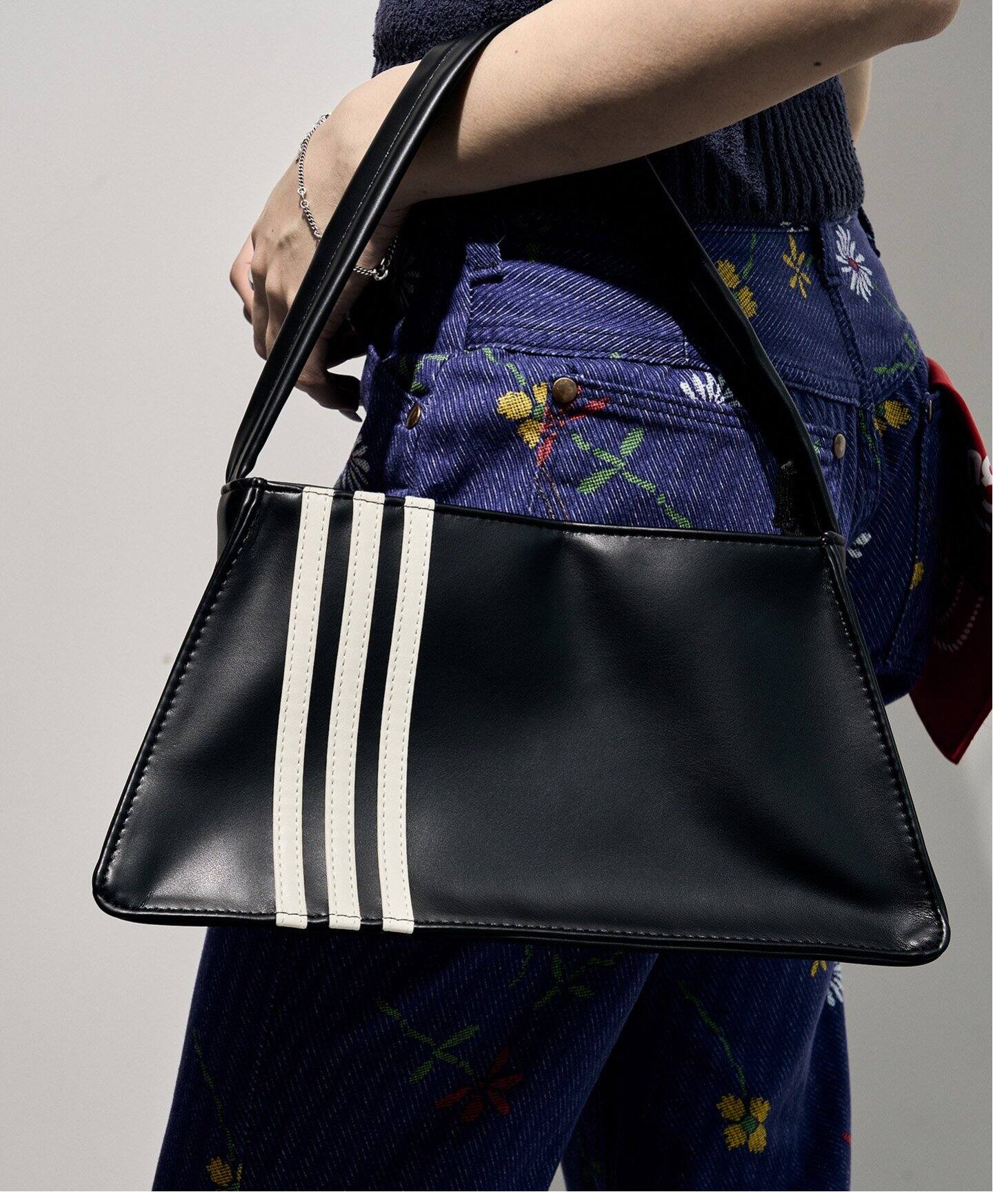 adidasショルダーバッグ adidas ショルダーバッグ ソフト ユニセックス Middle Size