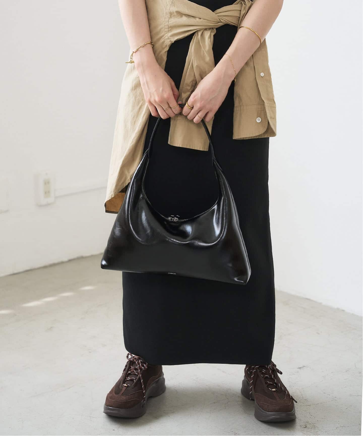 バッグ STAND OIL BLACK PLUMP BAG LARGE STAND OIL/スタンドオイル PLUMP BAG LARGE（ハンドバッグ）｜LE