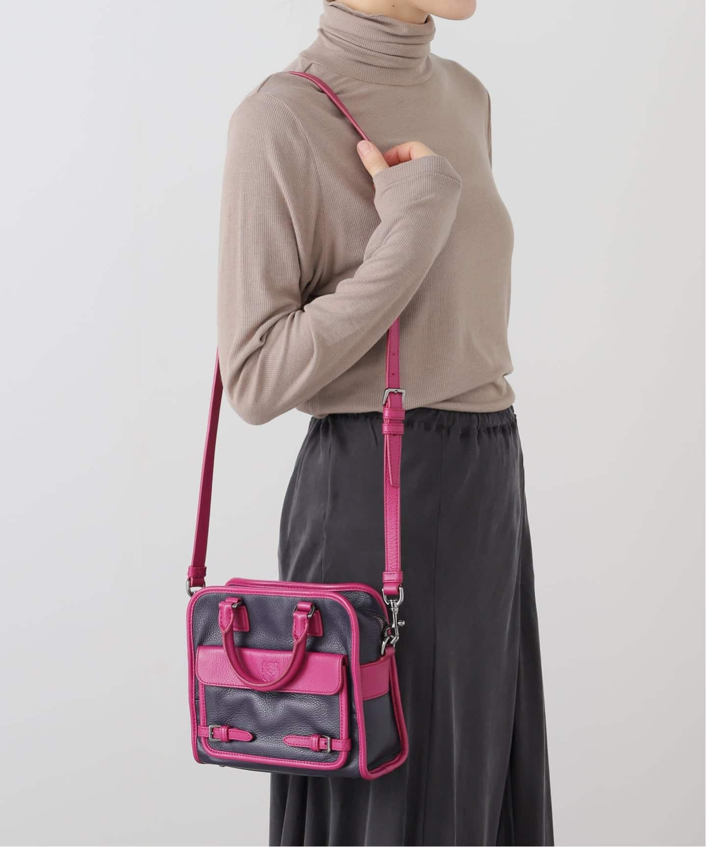 ⭐︎美品LOEWE クルス ネイビー ショルダーバッグ LOEWE Bag / クルス（ショルダーバッグ）｜HIROB（ヒロブ）の