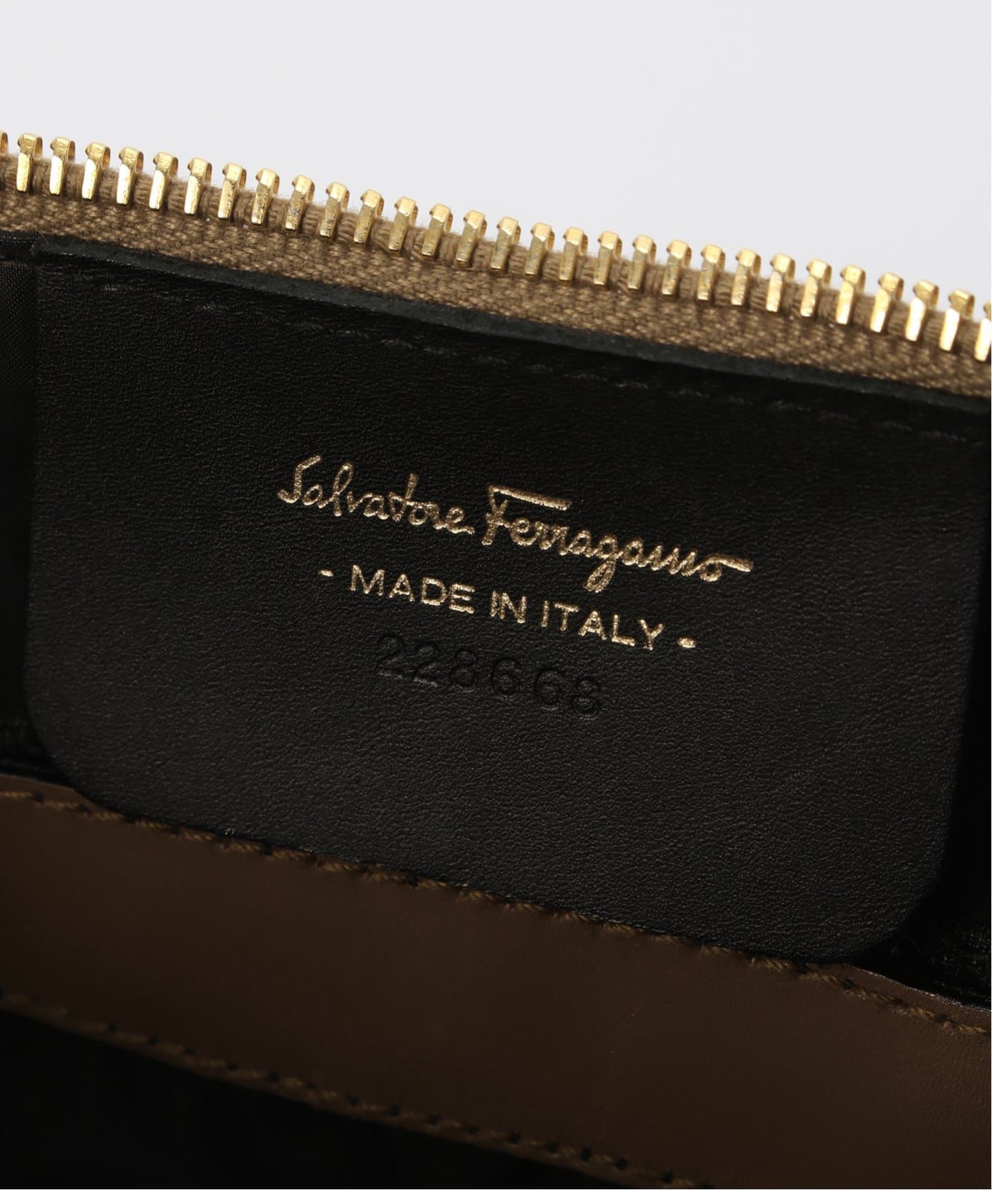 VINTAGE FERRAGAMO/フェラガモ】 Gancini バニティバッグ