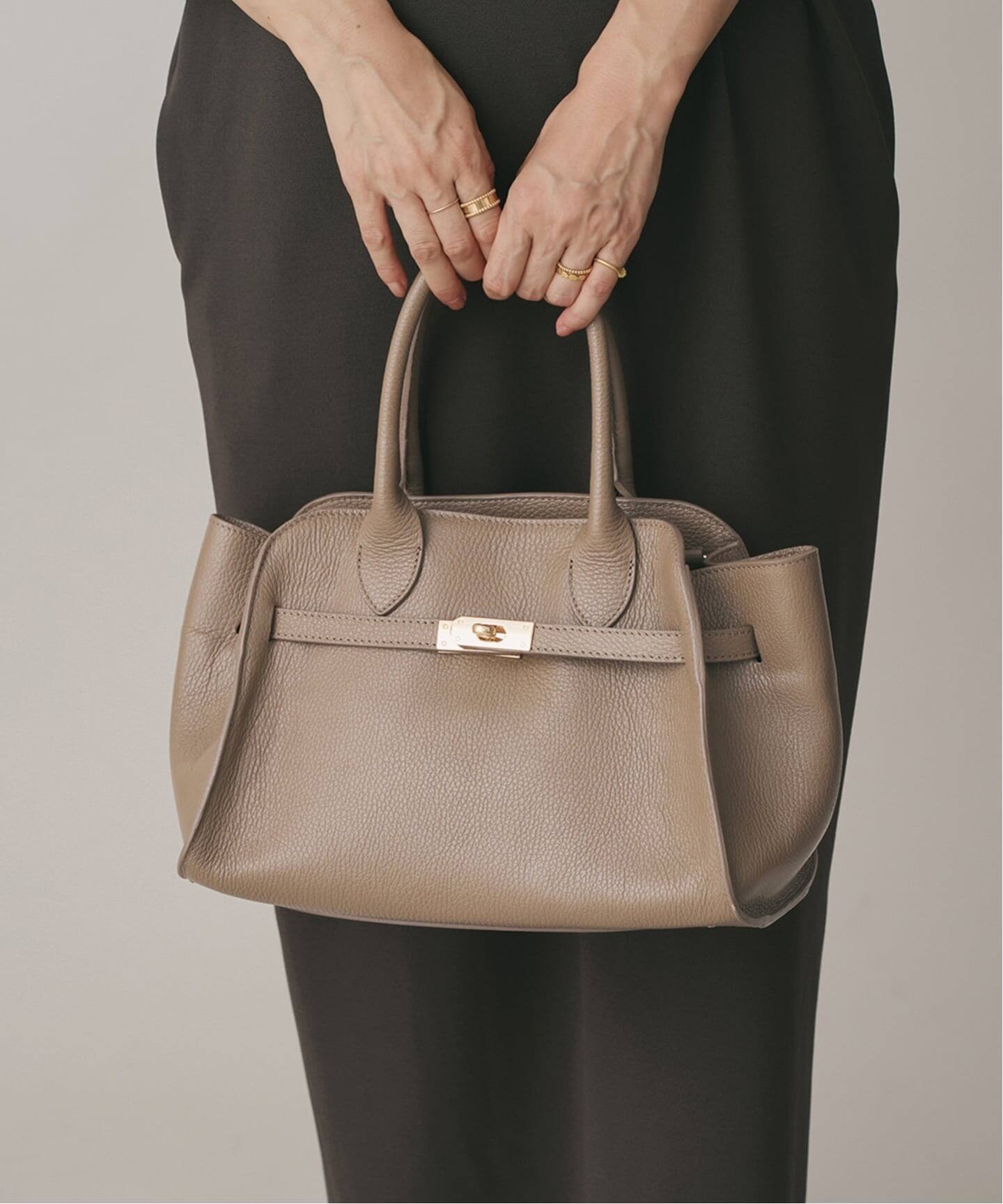 IENA購入　AULENTTI/オウレンティ MIDI BAG バッグ IENA トートバッグ AULENTTI/オウレンティ 別注 BELT BAG