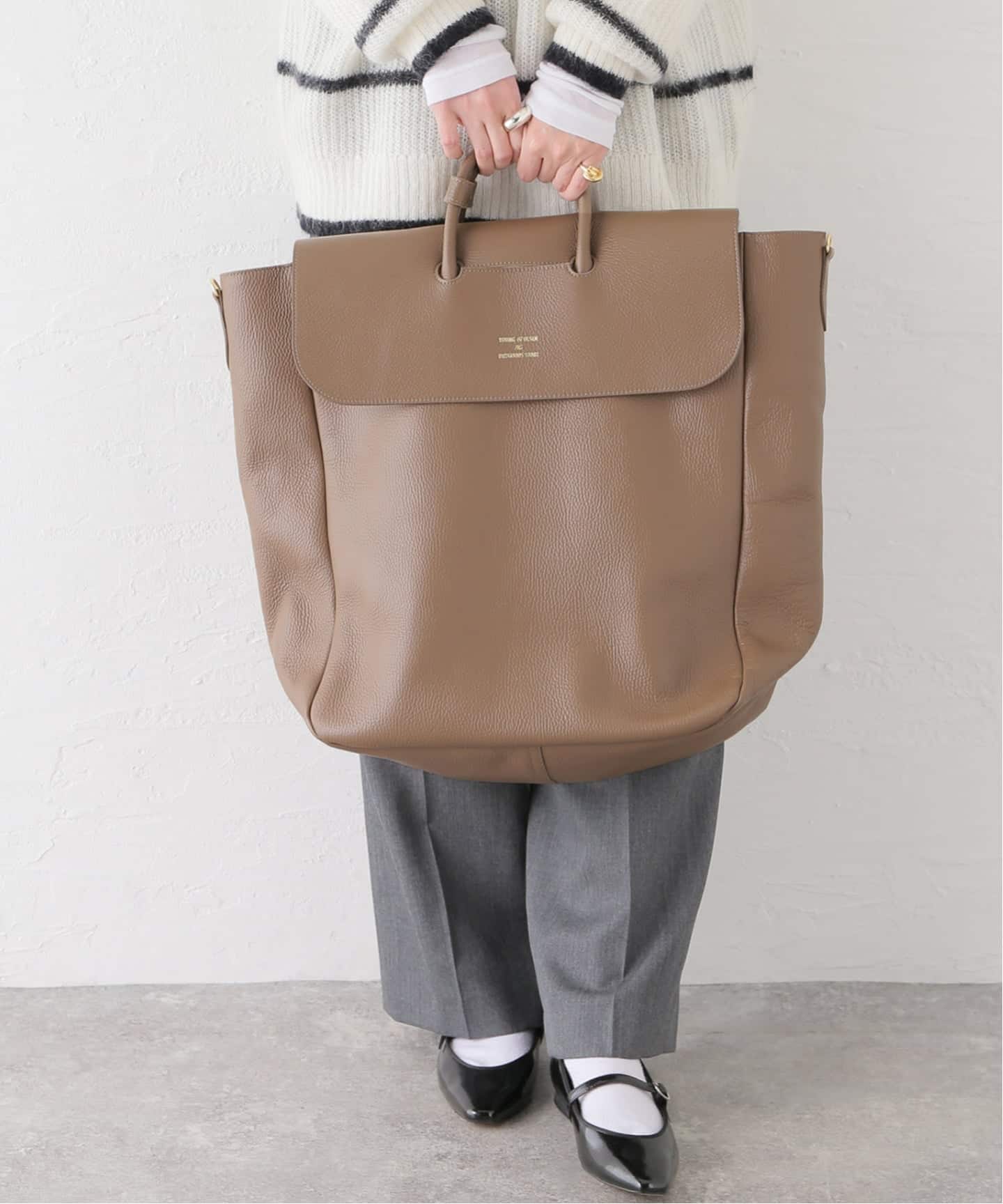 IENA ヤング&オルセン　トートバッグM YOUNG&OLSEN/ヤングアンドオルセン EMBOSSED LEATHER TOTE M