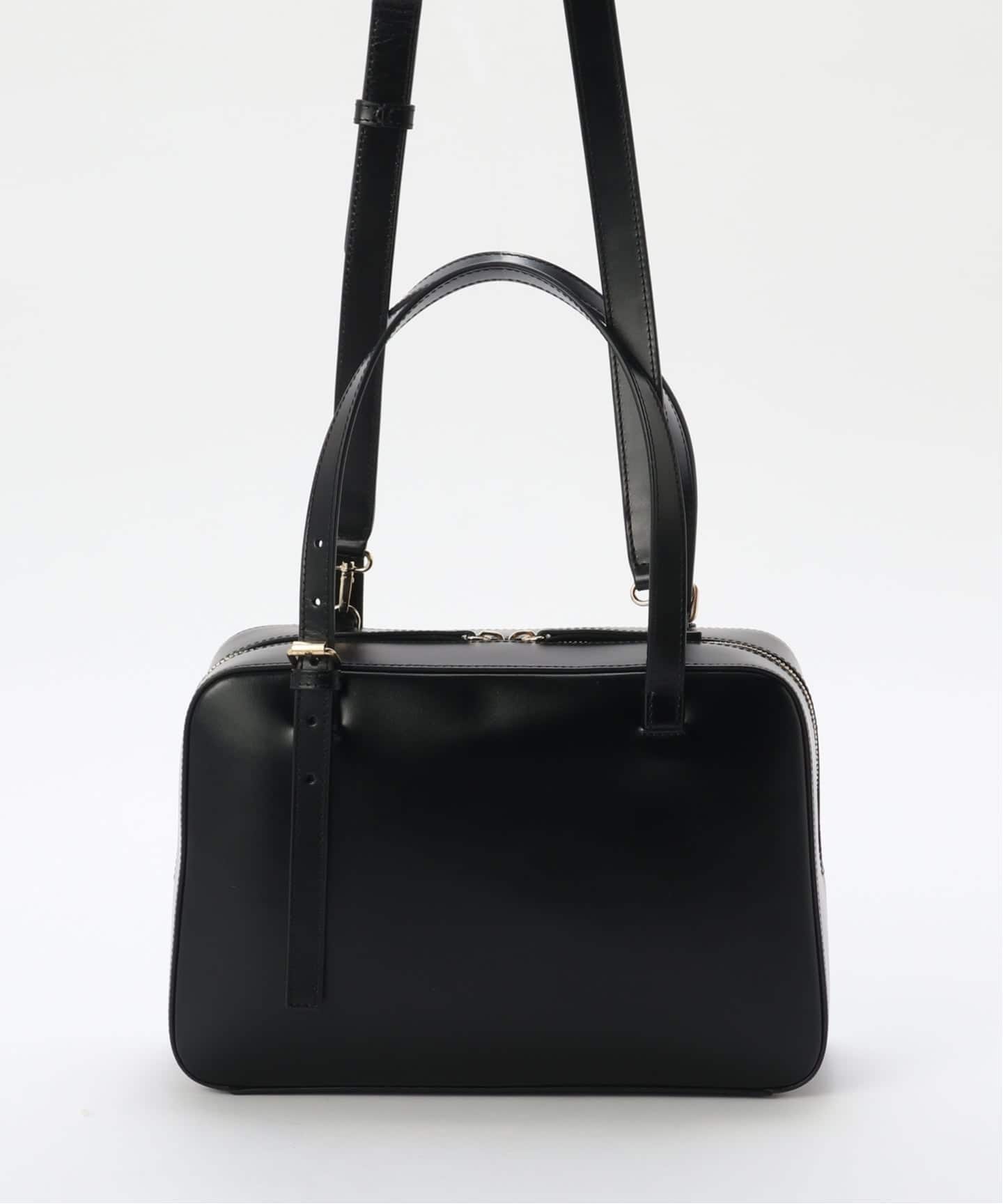 A.P.C./アーペーセー SAC VIRGINIE BOX-CUIR LISSE ET FIN バッグ