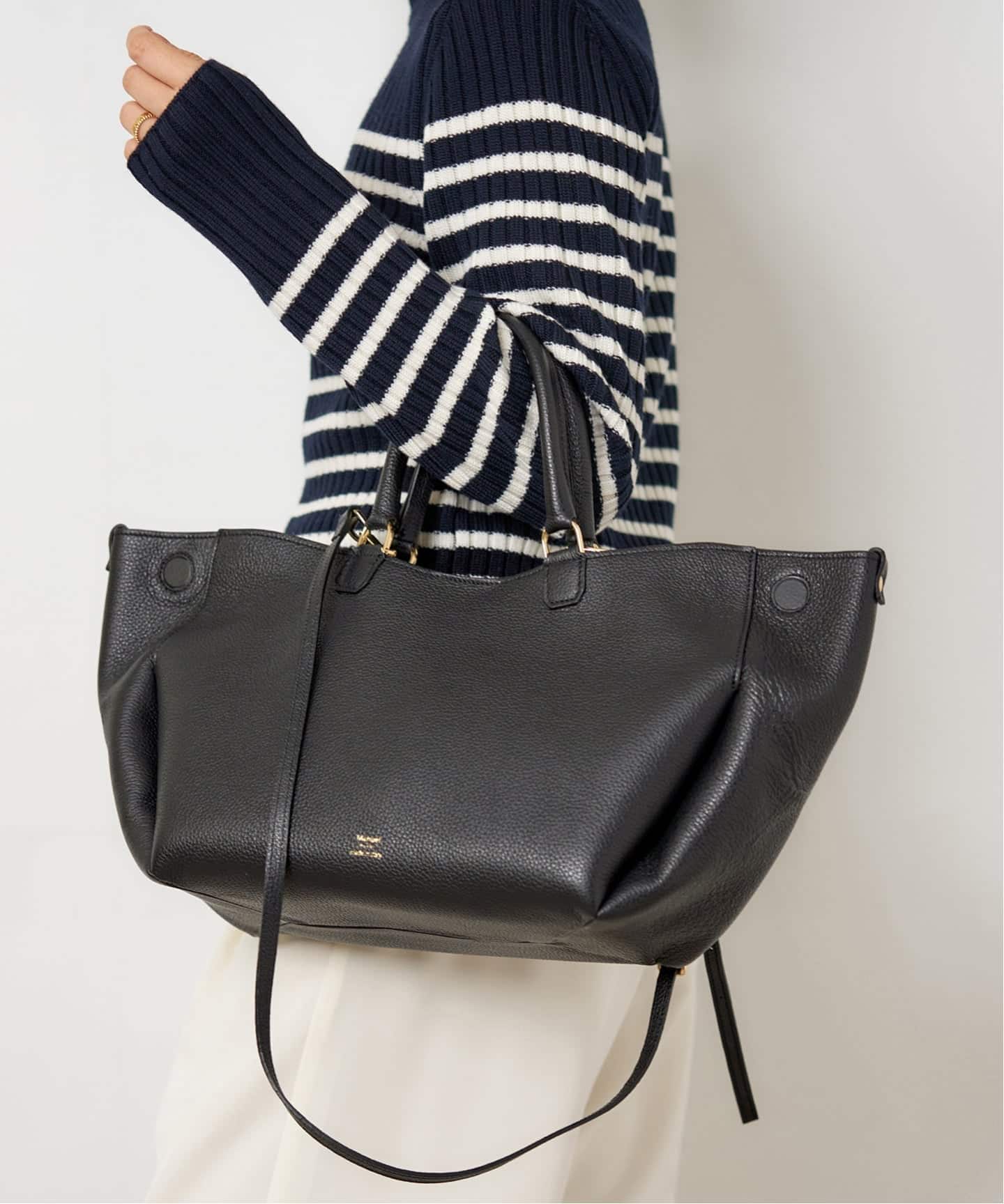Manuel MILANO/マニュエルミラノ フォルムレザーMIDI BAG バッグ 6367