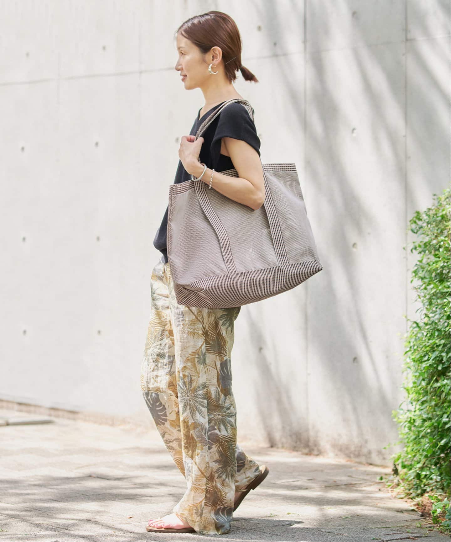 【関税込み】A.P.C. ホワイト＆ベージュ Navire トートバッグ Navire トートバッグ｜FEMME ｜A.P.C. | アーペーセー日本公式