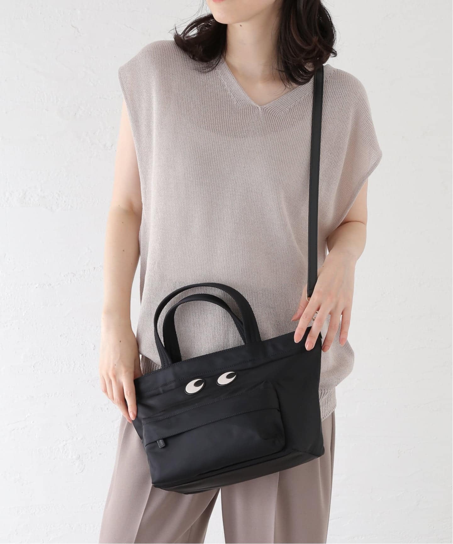 ANYA HINDMARCH/アニヤ ハインドマーチ E/W Tote Mini Eyes in Bla